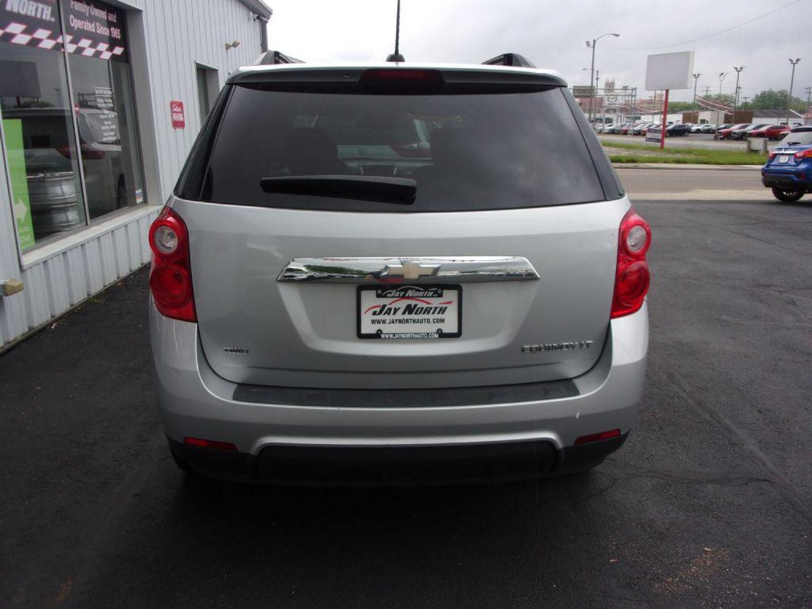 2015 SILVER CHEVROLET EQUINOX LT (2GNFLFEK8F6) with an 2.4L engine, Automatic transmission, located at 501 E. Columbia St., Springfield, OH, 45503, (800) 262-7122, 39.925262, -83.801796 - Photo #4