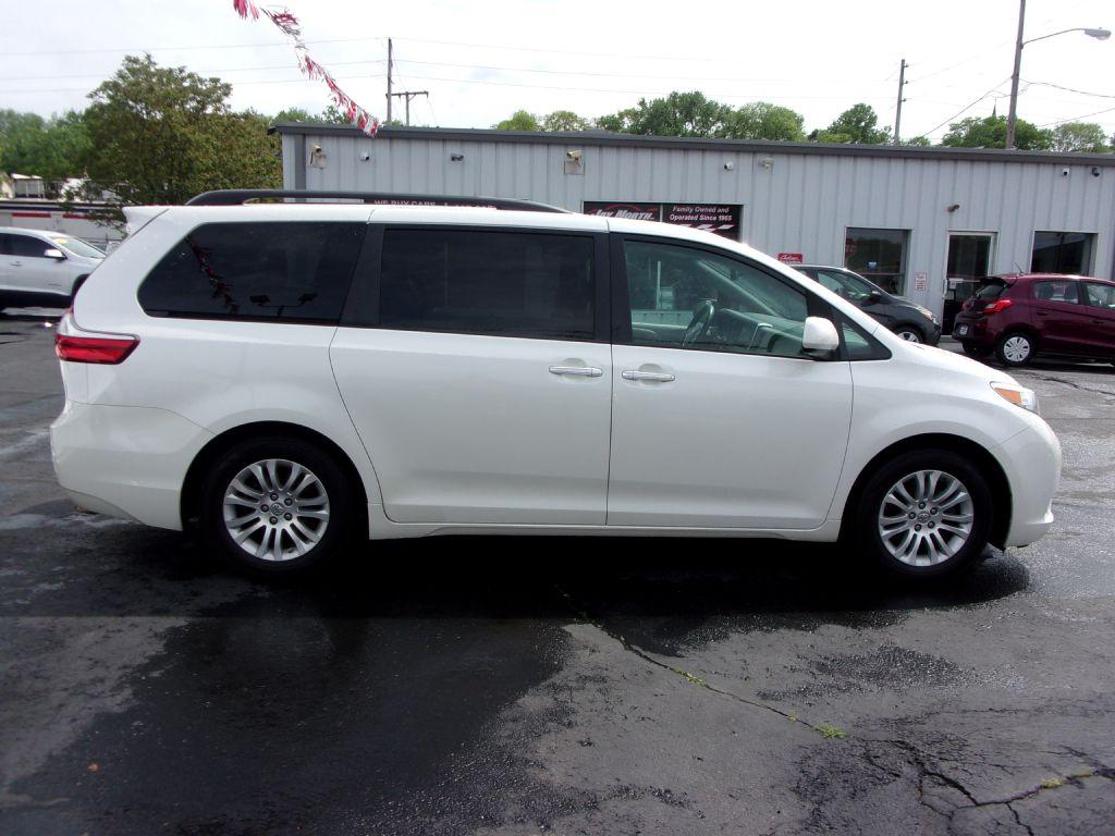 photo of 2016 TOYOTA SIENNA 4DR