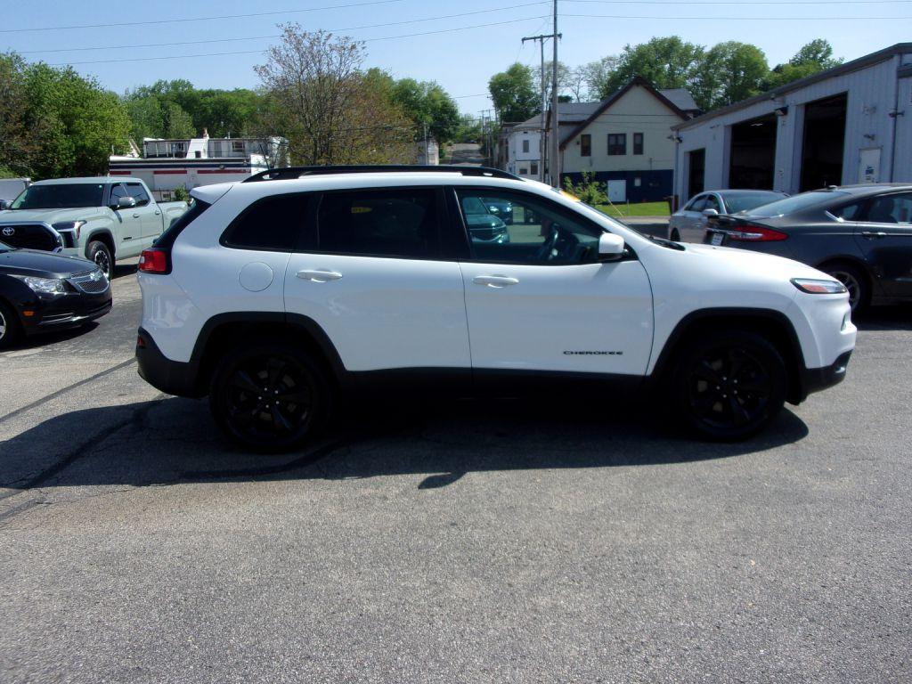 photo of 2016 JEEP CHEROKEE 4DR