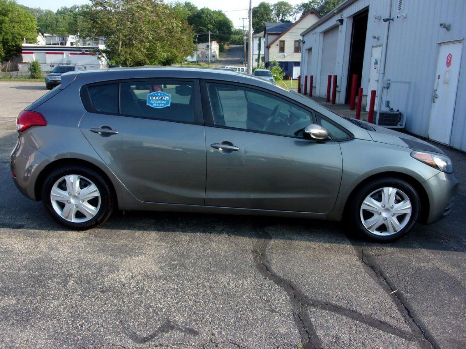 2016 GRAY KIA FORTE LX (KNAFK5A8XG5) with an 2.0L engine, Automatic transmission, located at 501 E. Columbia St., Springfield, OH, 45503, (800) 262-7122, 39.925262, -83.801796 - Photo #0