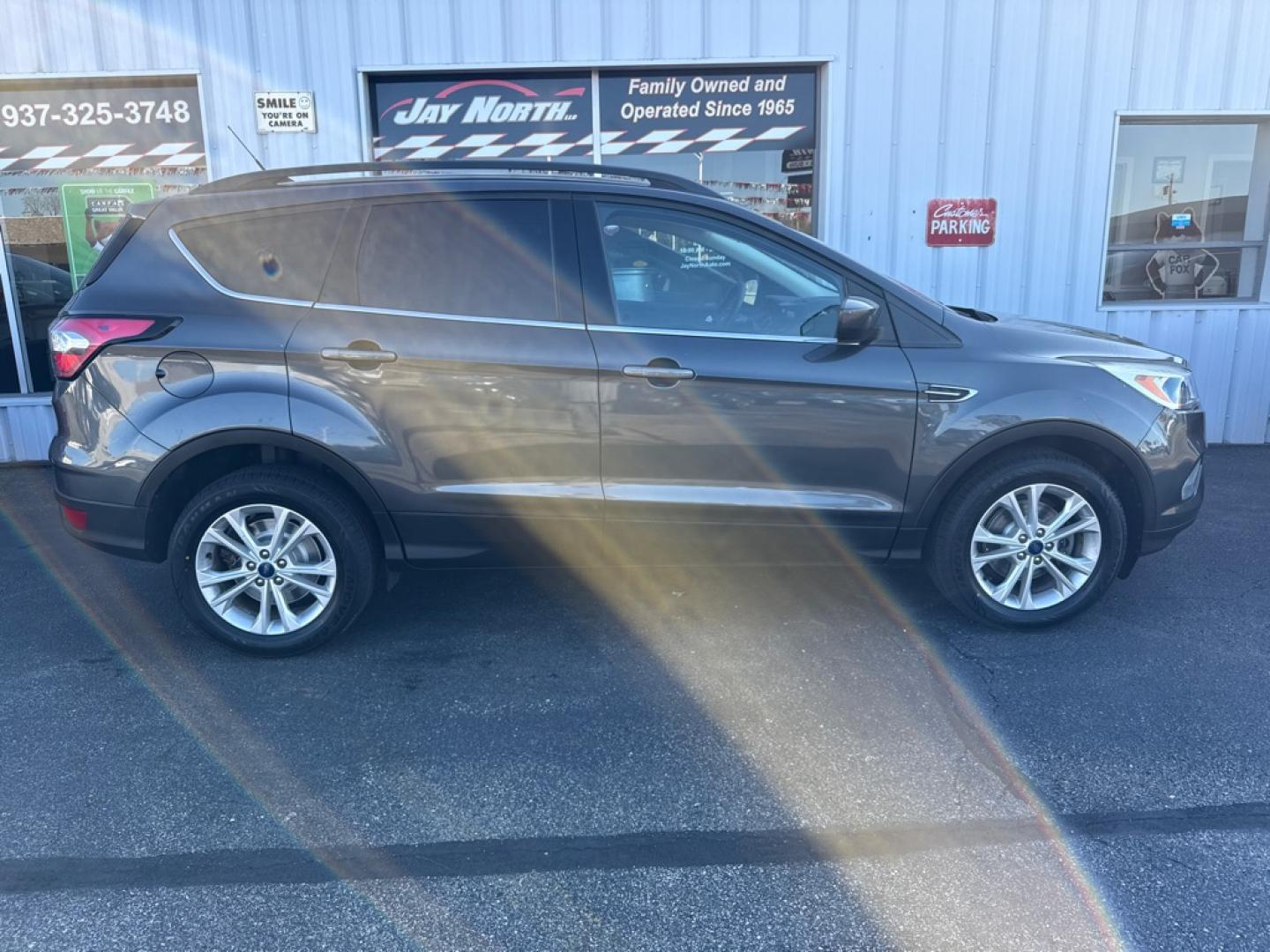 2018 GRAY FORD ESCAPE SE (1FMCU0GD8JU) with an 1.5L engine, Automatic transmission, located at 501 E. Columbia St., Springfield, OH, 45503, (800) 262-7122, 39.925262, -83.801796 - Jay North Auto has offered hand picked vehicles since 1965! Our customer's enjoy a NO pressure buying experience with a small town feel. We are a preferred dealer for many local credit unions and lenders. Bad credit? No Credit/First time buyer? Open or closed BANKRUPTCY 7 or 13? We Can Help Apply- Photo#5
