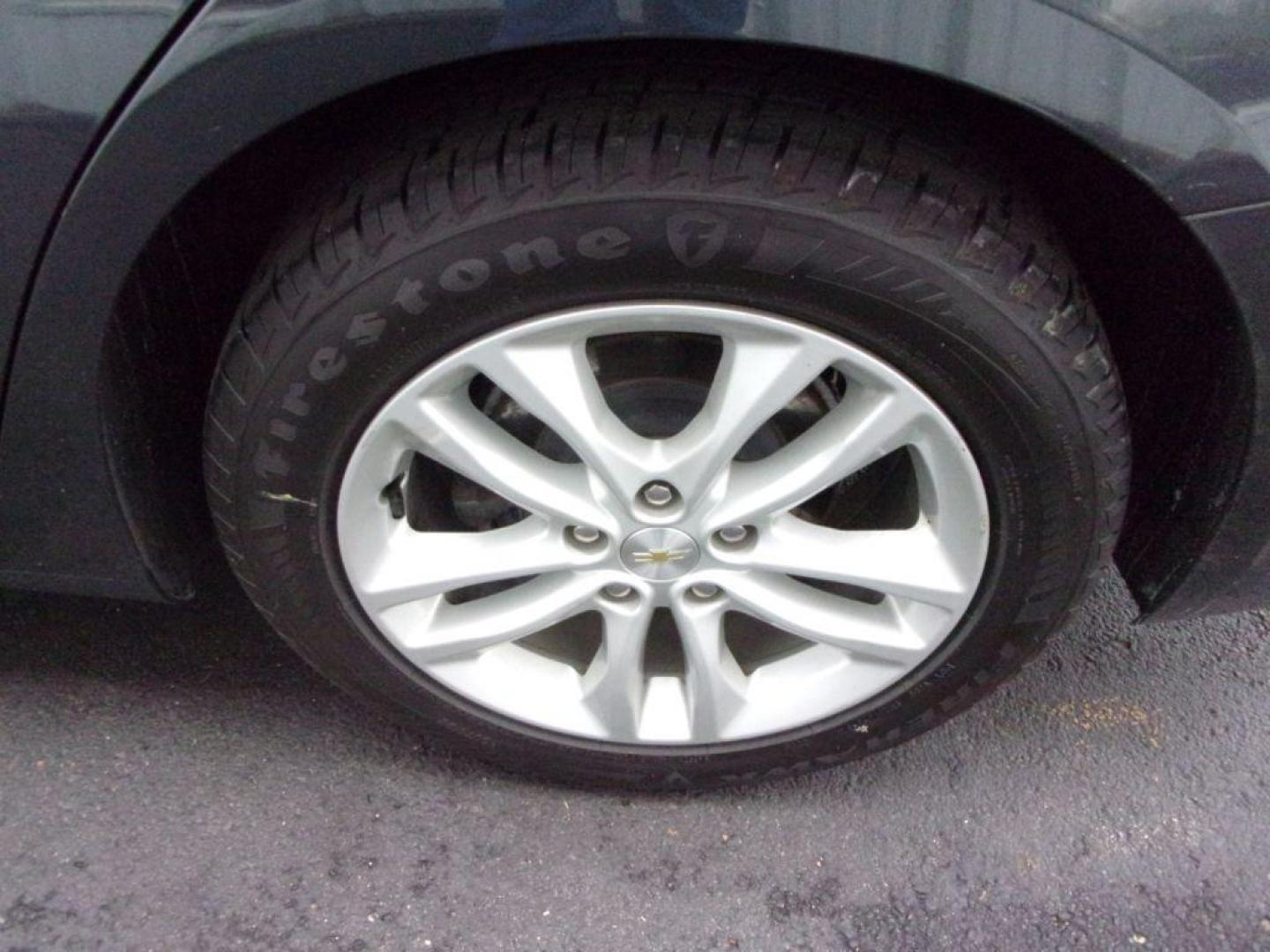 2018 GRAY CHEVROLET MALIBU LT (1G1ZD5ST2JF) with an 1.5L engine, Automatic transmission, located at 501 E. Columbia St., Springfield, OH, 45503, (800) 262-7122, 39.925262, -83.801796 - ***Clean Carfax***LT***Moonroof***Back-up Camera***84K Miles***Serviced and Detailed*** Jay North Auto has offered hand picked vehicles since 1965! Our customer's enjoy a NO pressure buying experience with a small town feel. All of our vehicles get fully inspected and detailed. We are a preferre - Photo#24