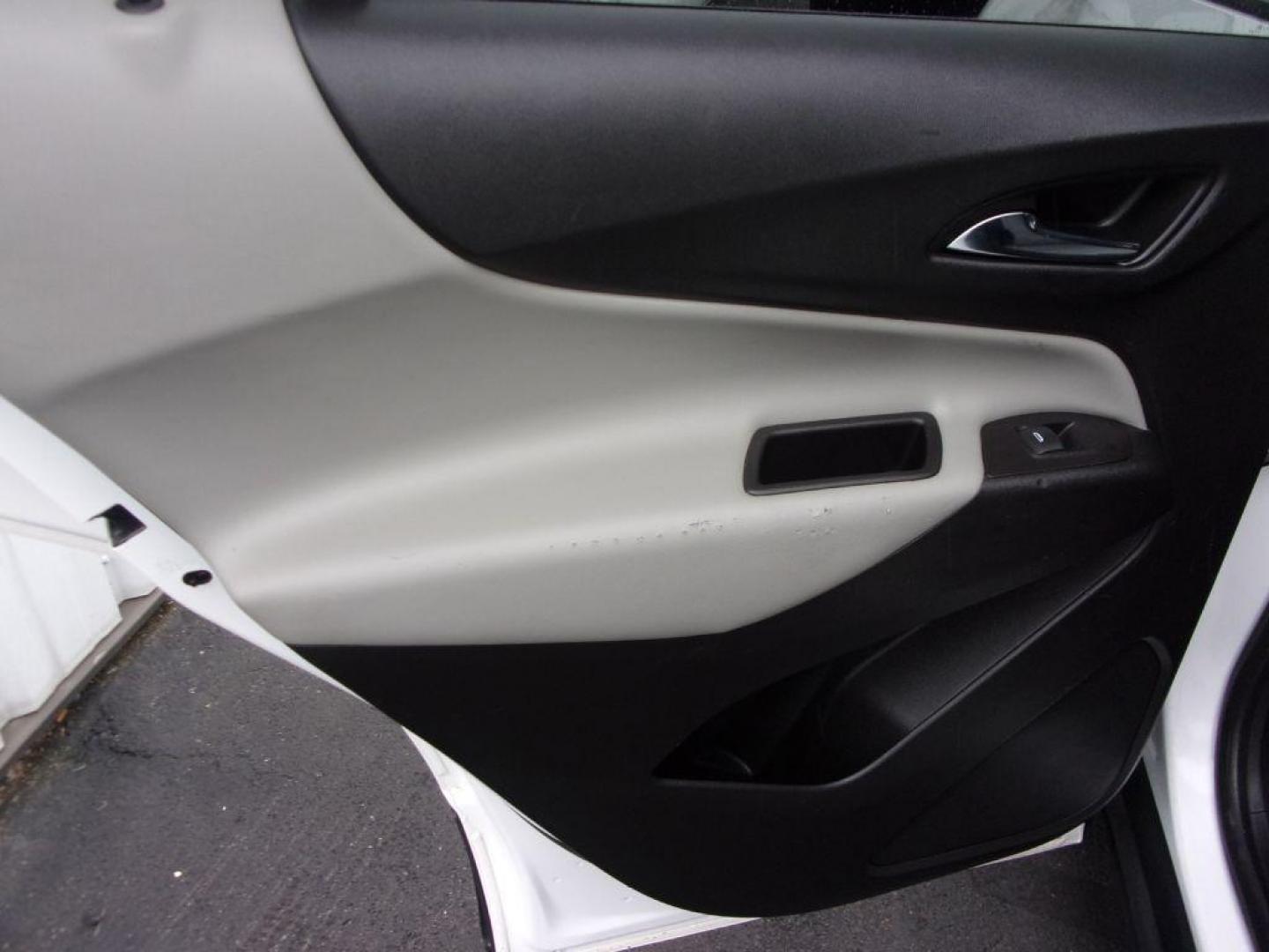 2020 WHITE CHEVROLET EQUINOX LS (2GNAXHEV0L6) with an 1.5L engine, Automatic transmission, located at 501 E. Columbia St., Springfield, OH, 45503, (800) 262-7122, 39.925262, -83.801796 - *** LS *** FWD *** Serviced and Detailed *** Power Seat *** Jay North Auto has offered hand picked vehicles since 1965! Our customer's enjoy a NO pressure buying experience with a small town feel. All of our vehicles get fully inspected and detailed. We are a preferred dealer for many local cred - Photo#12