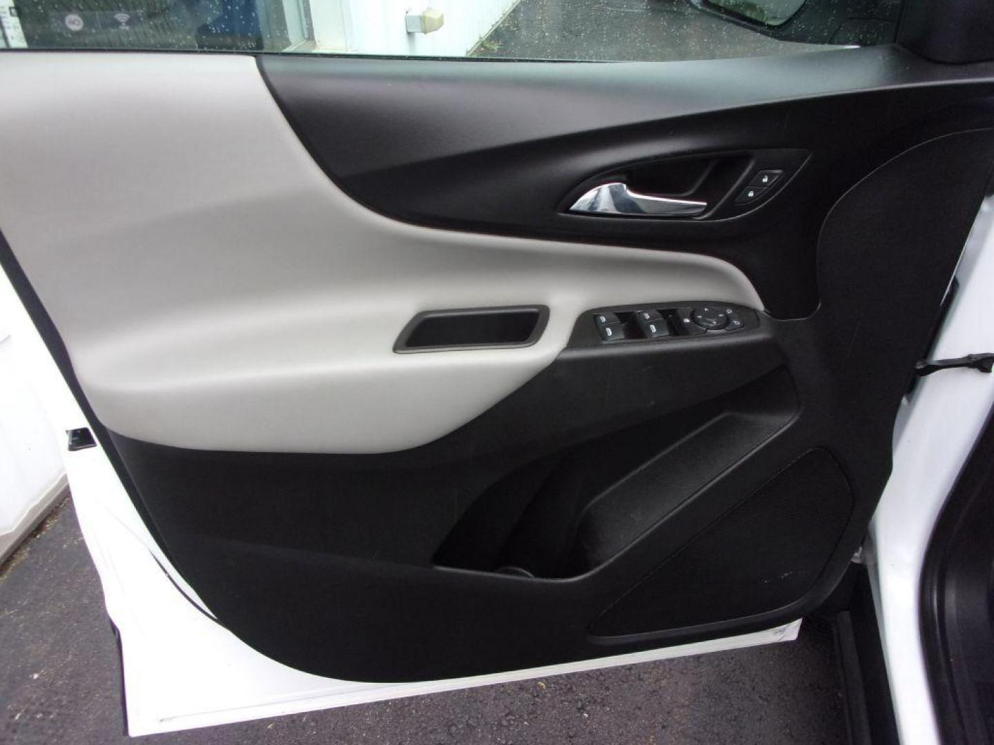 2020 WHITE CHEVROLET EQUINOX LS (2GNAXHEV0L6) with an 1.5L engine, Automatic transmission, located at 501 E. Columbia St., Springfield, OH, 45503, (800) 262-7122, 39.925262, -83.801796 - *** LS *** FWD *** Serviced and Detailed *** Power Seat *** Jay North Auto has offered hand picked vehicles since 1965! Our customer's enjoy a NO pressure buying experience with a small town feel. All of our vehicles get fully inspected and detailed. We are a preferred dealer for many local cred - Photo#7