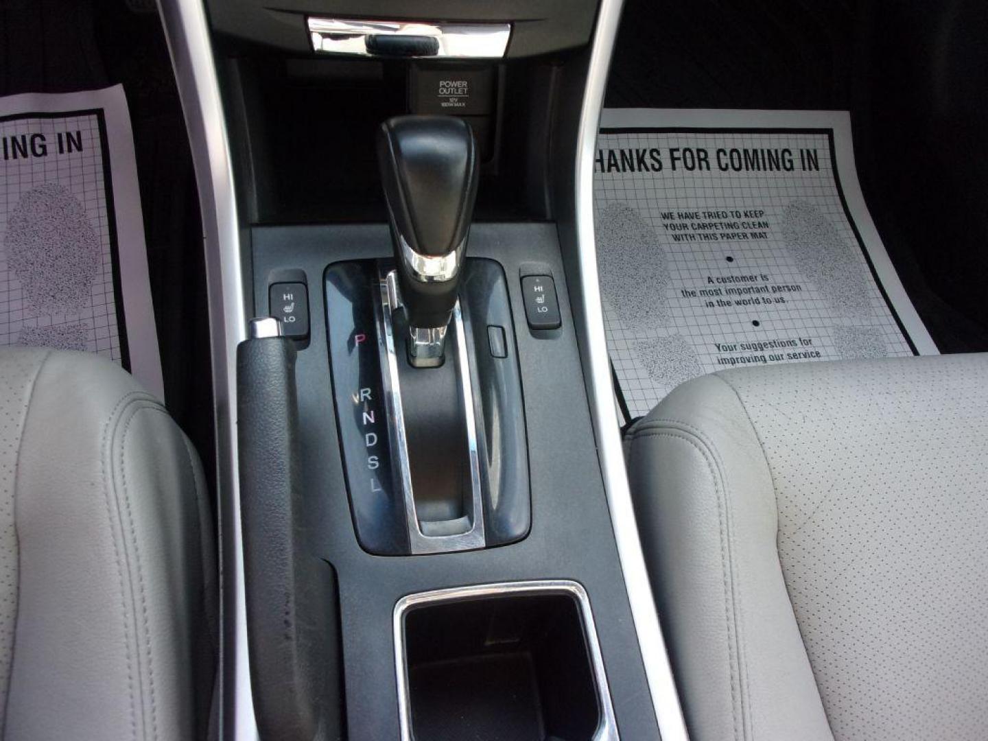2013 BLUE HONDA ACCORD EXL (1HGCR2F89DA) with an 2.4L engine, Continuously Variable transmission, located at 501 E. Columbia St., Springfield, OH, 45503, (800) 262-7122, 39.925262, -83.801796 - Photo#11