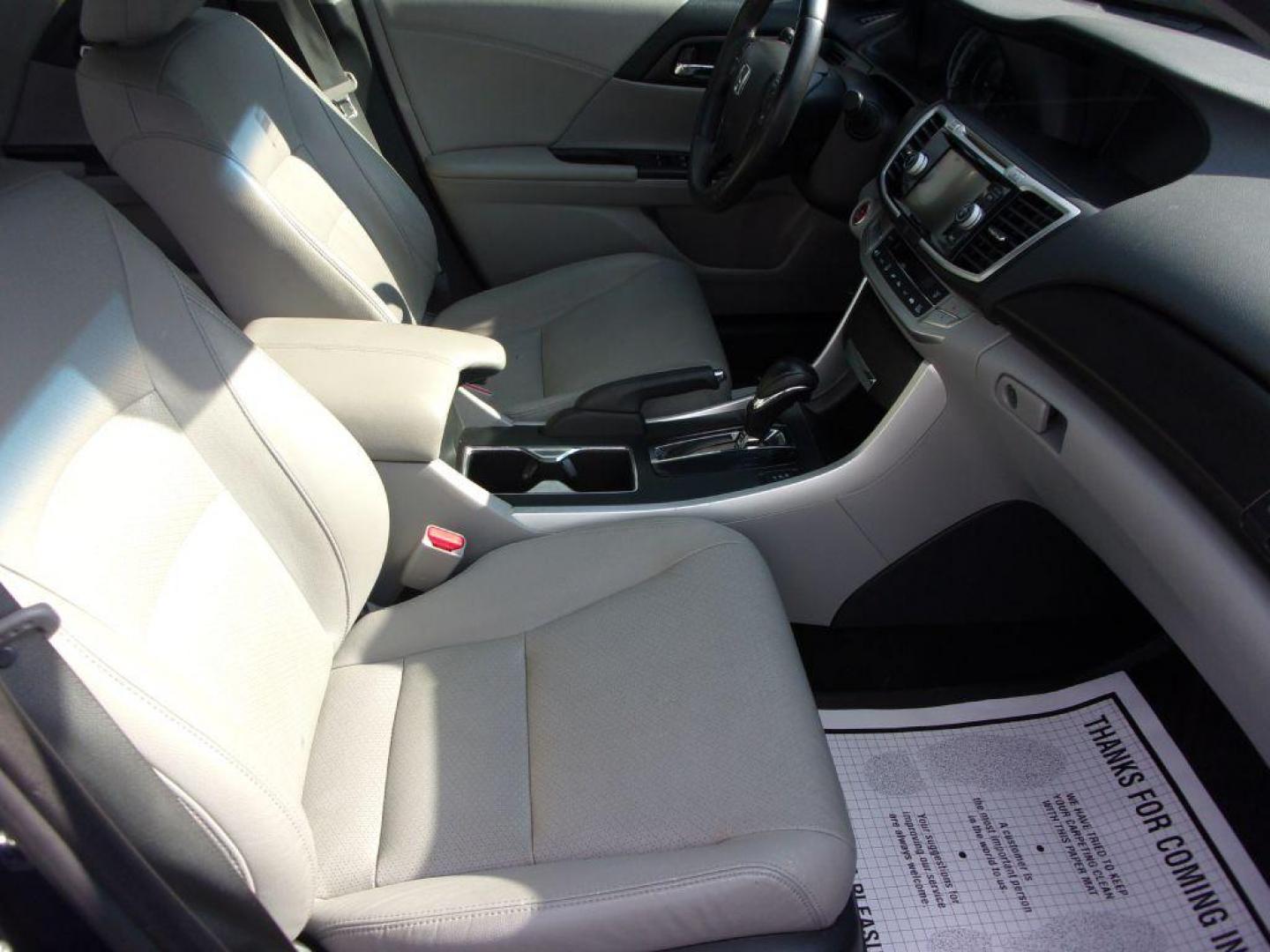 2013 BLUE HONDA ACCORD EXL (1HGCR2F89DA) with an 2.4L engine, Continuously Variable transmission, located at 501 E. Columbia St., Springfield, OH, 45503, (800) 262-7122, 39.925262, -83.801796 - Photo#20