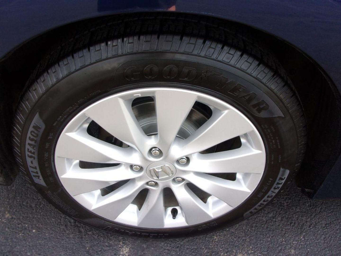 2013 BLUE HONDA ACCORD EXL (1HGCR2F89DA) with an 2.4L engine, Continuously Variable transmission, located at 501 E. Columbia St., Springfield, OH, 45503, (800) 262-7122, 39.925262, -83.801796 - Photo#22