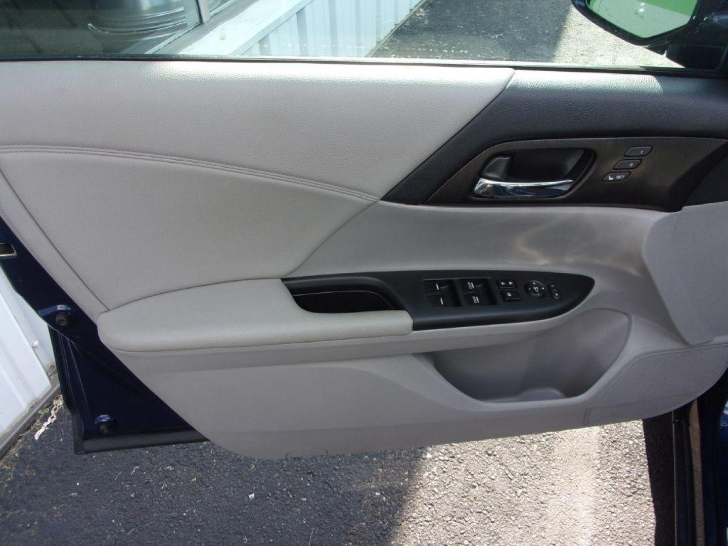 2013 BLUE HONDA ACCORD EXL (1HGCR2F89DA) with an 2.4L engine, Continuously Variable transmission, located at 501 E. Columbia St., Springfield, OH, 45503, (800) 262-7122, 39.925262, -83.801796 - Photo#7