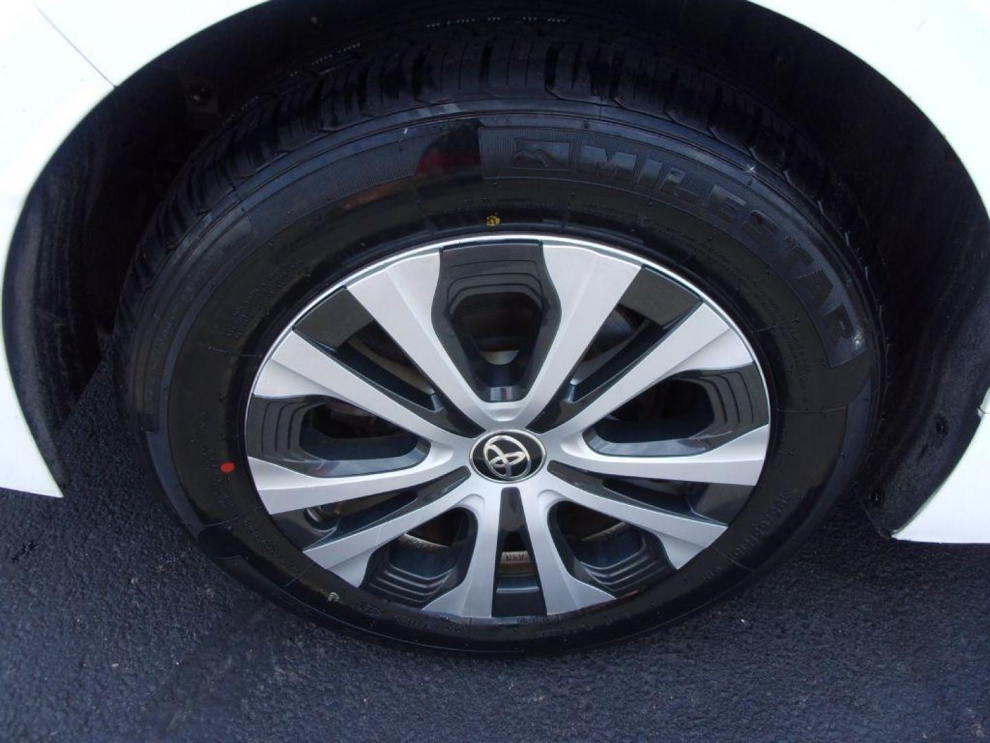 2020 WHITE TOYOTA COROLLA LE HYBRID (JTDEBRBE3LJ) with an 1.8L engine, Continuously Variable transmission, located at 501 E. Columbia St., Springfield, OH, 45503, (800) 262-7122, 39.925262, -83.801796 - ***1-Owner***Clean Carfax***New Tires***Hybrid***LE***Serviced and Detailed*** Jay North Auto has offered hand picked vehicles since 1965! Our customer's enjoy a NO pressure buying experience with a small town feel. All of our vehicles get fully inspected and detailed. We are a preferred dealer - Photo#21