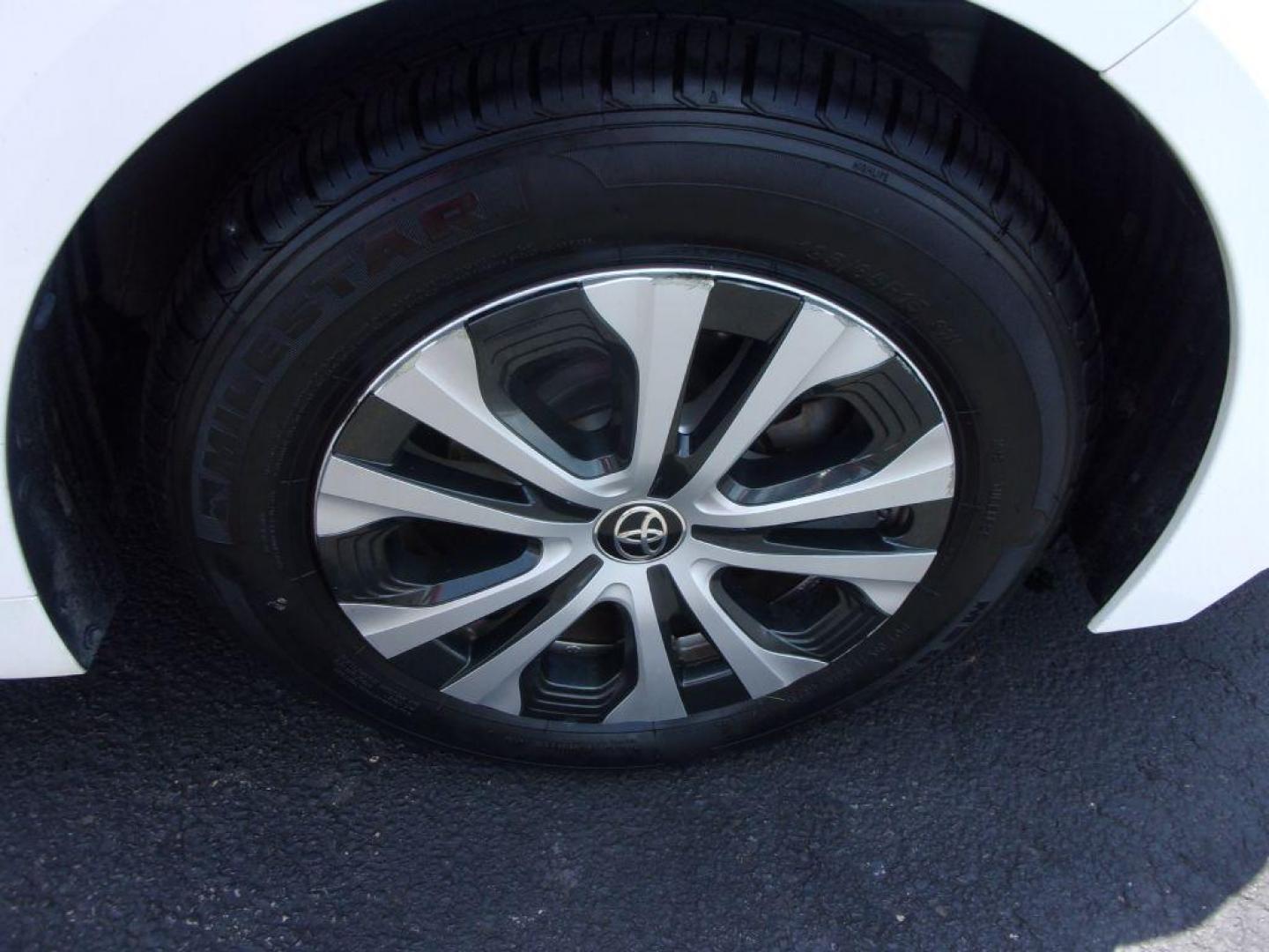 2020 WHITE TOYOTA COROLLA LE HYBRID (JTDEBRBE3LJ) with an 1.8L engine, Continuously Variable transmission, located at 501 E. Columbia St., Springfield, OH, 45503, (800) 262-7122, 39.925262, -83.801796 - ***1-Owner***Clean Carfax***New Tires***Hybrid***LE***Serviced and Detailed*** Jay North Auto has offered hand picked vehicles since 1965! Our customer's enjoy a NO pressure buying experience with a small town feel. All of our vehicles get fully inspected and detailed. We are a preferred dealer - Photo#22