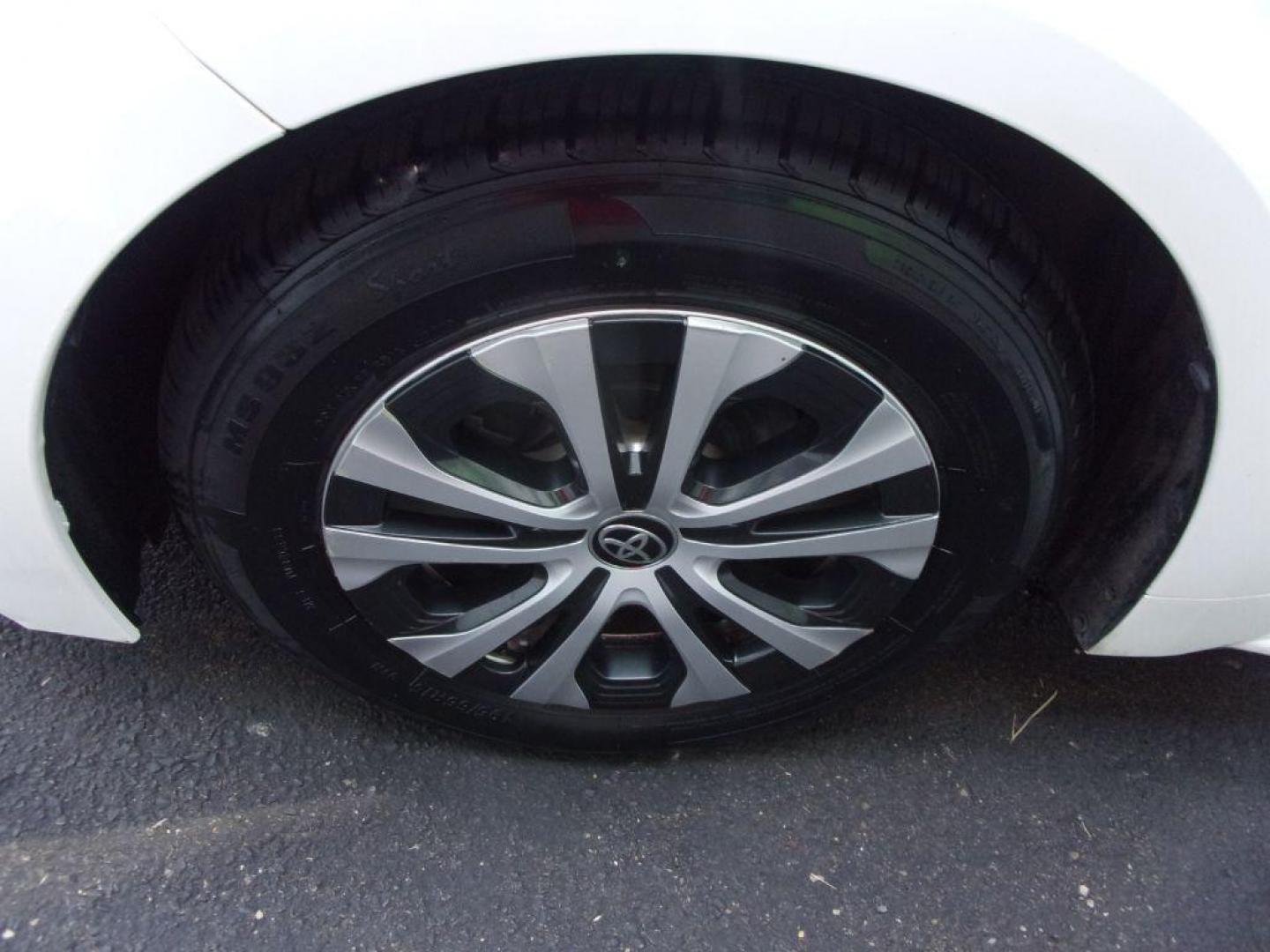 2020 WHITE TOYOTA COROLLA LE HYBRID (JTDEBRBE3LJ) with an 1.8L engine, Continuously Variable transmission, located at 501 E. Columbia St., Springfield, OH, 45503, (800) 262-7122, 39.925262, -83.801796 - ***1-Owner***Clean Carfax***New Tires***Hybrid***LE***Serviced and Detailed*** Jay North Auto has offered hand picked vehicles since 1965! Our customer's enjoy a NO pressure buying experience with a small town feel. All of our vehicles get fully inspected and detailed. We are a preferred dealer - Photo#23