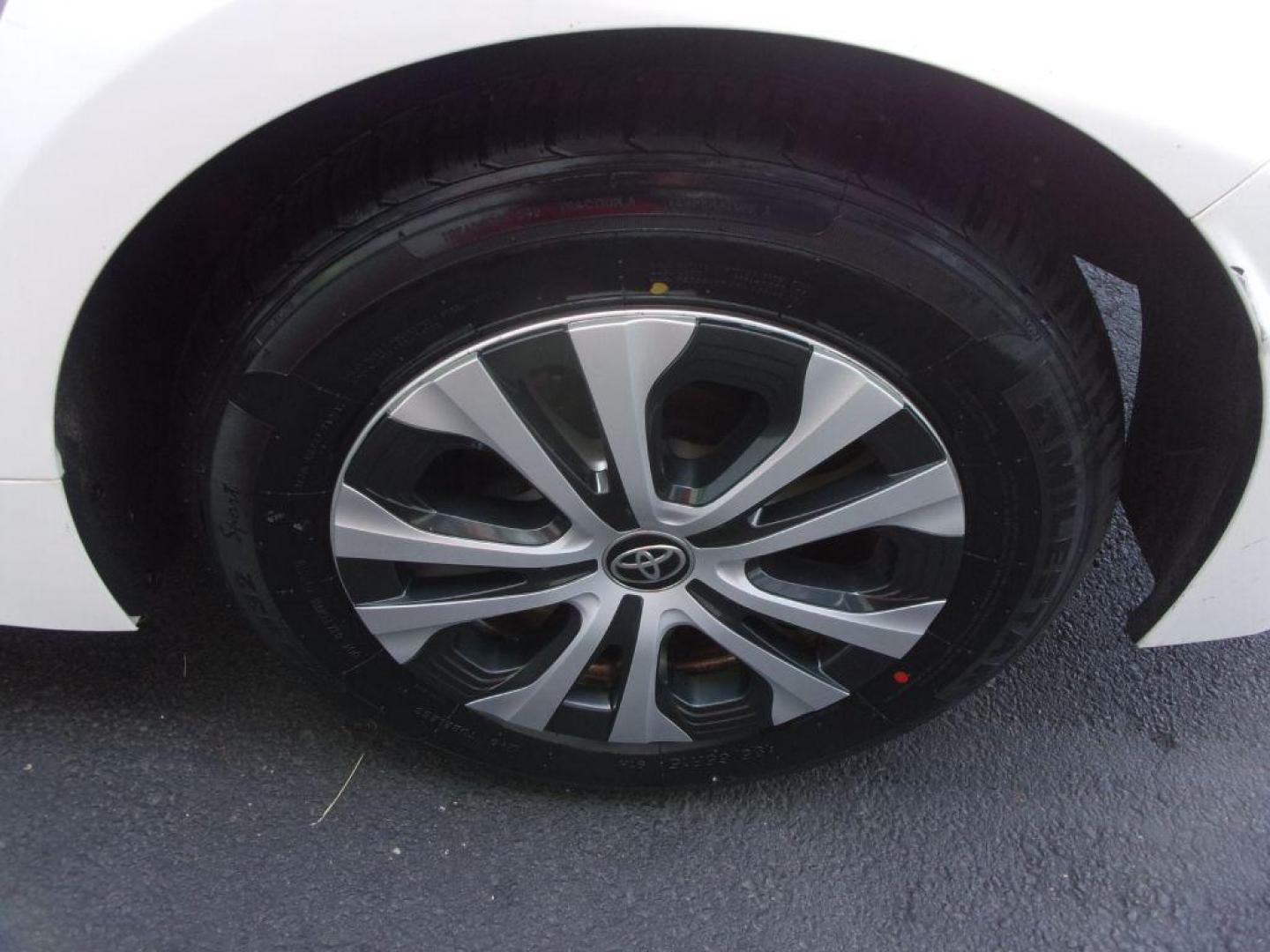 2020 WHITE TOYOTA COROLLA LE HYBRID (JTDEBRBE3LJ) with an 1.8L engine, Continuously Variable transmission, located at 501 E. Columbia St., Springfield, OH, 45503, (800) 262-7122, 39.925262, -83.801796 - ***1-Owner***Clean Carfax***New Tires***Hybrid***LE***Serviced and Detailed*** Jay North Auto has offered hand picked vehicles since 1965! Our customer's enjoy a NO pressure buying experience with a small town feel. All of our vehicles get fully inspected and detailed. We are a preferred dealer - Photo#24