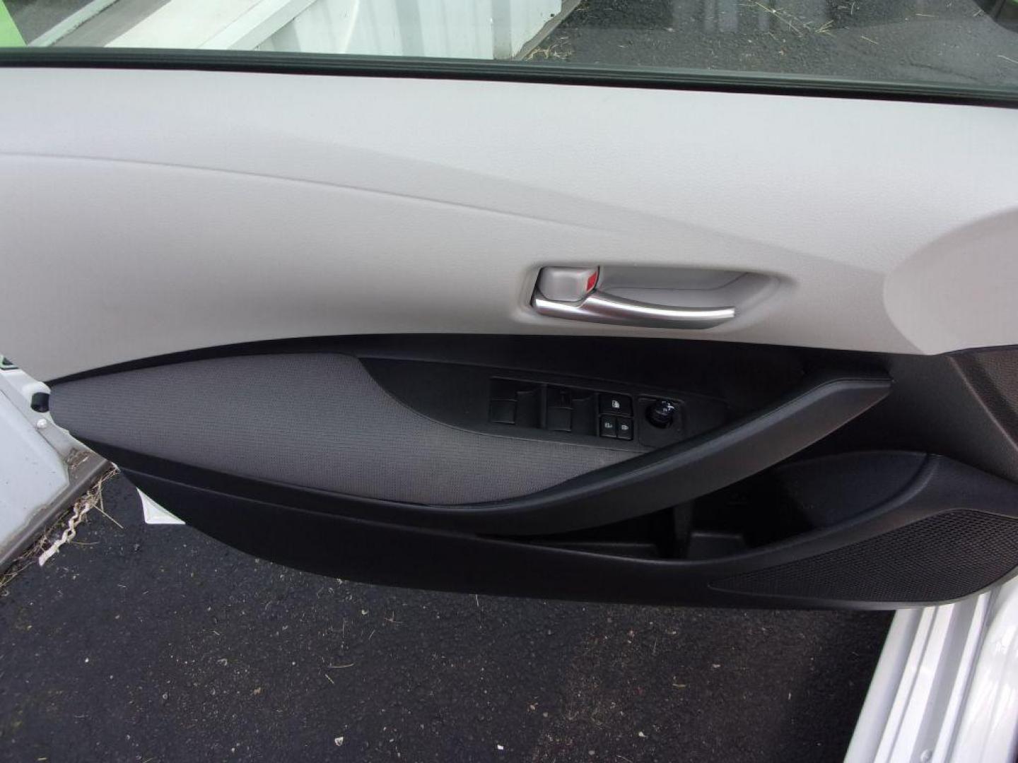 2020 WHITE TOYOTA COROLLA LE HYBRID (JTDEBRBE3LJ) with an 1.8L engine, Continuously Variable transmission, located at 501 E. Columbia St., Springfield, OH, 45503, (800) 262-7122, 39.925262, -83.801796 - ***1-Owner***Clean Carfax***New Tires***Hybrid***LE***Serviced and Detailed*** Jay North Auto has offered hand picked vehicles since 1965! Our customer's enjoy a NO pressure buying experience with a small town feel. All of our vehicles get fully inspected and detailed. We are a preferred dealer - Photo#7