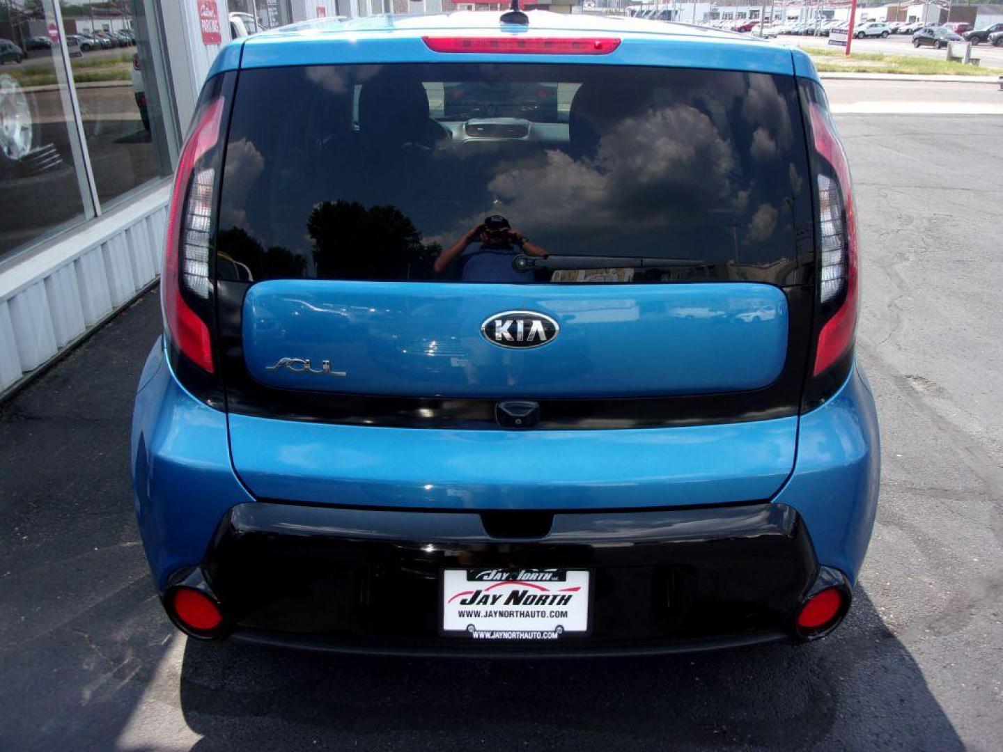 2016 BLUE KIA SOUL + (KNDJP3A55G7) with an 2.0L engine, Automatic transmission, located at 501 E. Columbia St., Springfield, OH, 45503, (800) 262-7122, 39.925262, -83.801796 - Photo#4