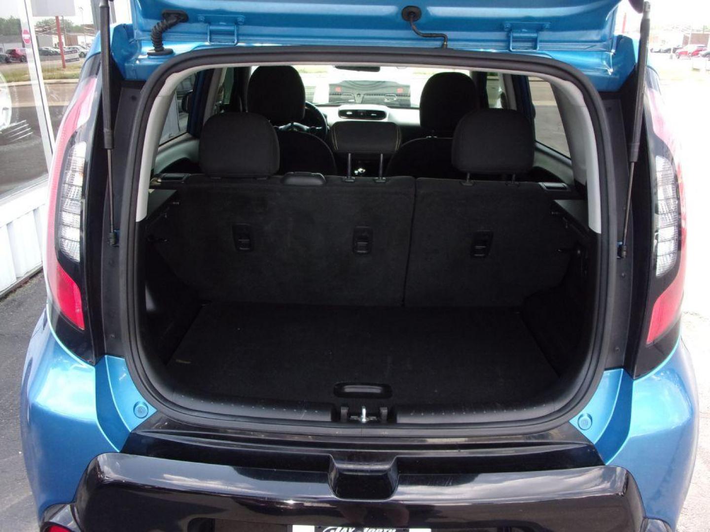 2016 BLUE KIA SOUL + (KNDJP3A55G7) with an 2.0L engine, Automatic transmission, located at 501 E. Columbia St., Springfield, OH, 45503, (800) 262-7122, 39.925262, -83.801796 - Photo#6