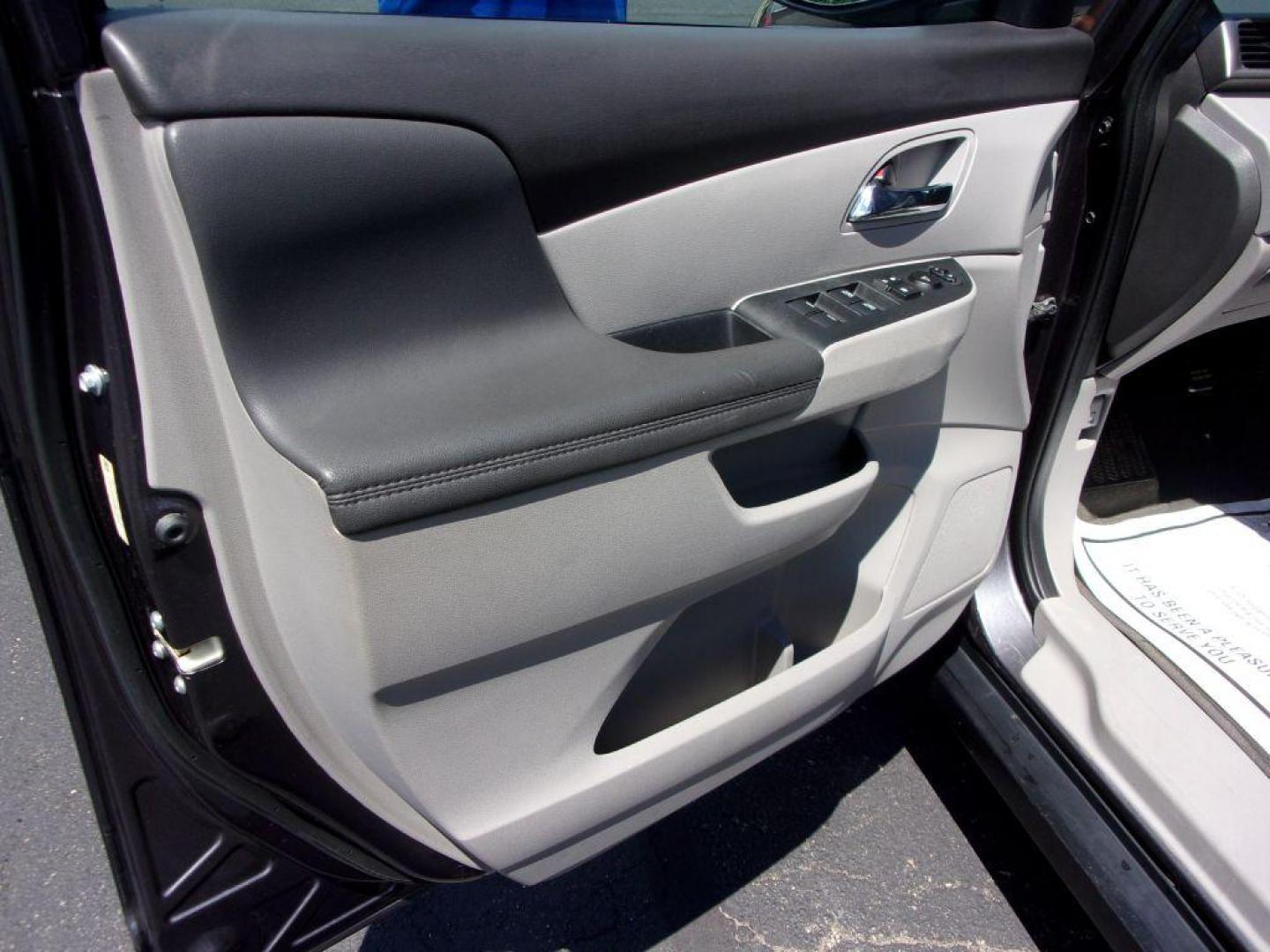 2016 GRAY HONDA ODYSSEY SE (5FNRL5H3XGB) with an 3.5L engine, Automatic transmission, located at 501 E. Columbia St., Springfield, OH, 45503, (800) 262-7122, 39.925262, -83.801796 - *** New Timing Belt w/ water pump and pulleys *** Transmission Serviced *** Coolant Serviced *** New Front and Rear Brakes *** New Tires *** Tune Up *** Jay North Auto has offered hand picked vehicles since 1965! Our customer's enjoy a NO pressure buying experience with a small town feel. All o - Photo#11