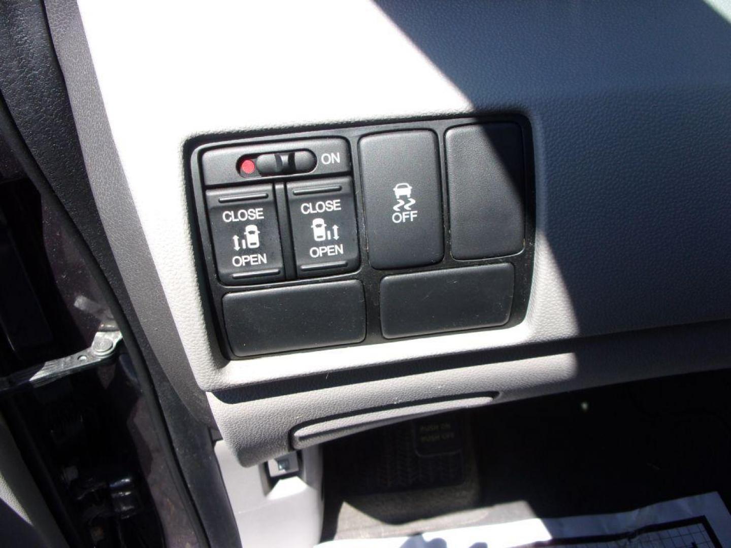 2016 GRAY HONDA ODYSSEY SE (5FNRL5H3XGB) with an 3.5L engine, Automatic transmission, located at 501 E. Columbia St., Springfield, OH, 45503, (800) 262-7122, 39.925262, -83.801796 - *** New Timing Belt w/ water pump and pulleys *** Transmission Serviced *** Coolant Serviced *** New Front and Rear Brakes *** New Tires *** Tune Up *** Jay North Auto has offered hand picked vehicles since 1965! Our customer's enjoy a NO pressure buying experience with a small town feel. All o - Photo#14