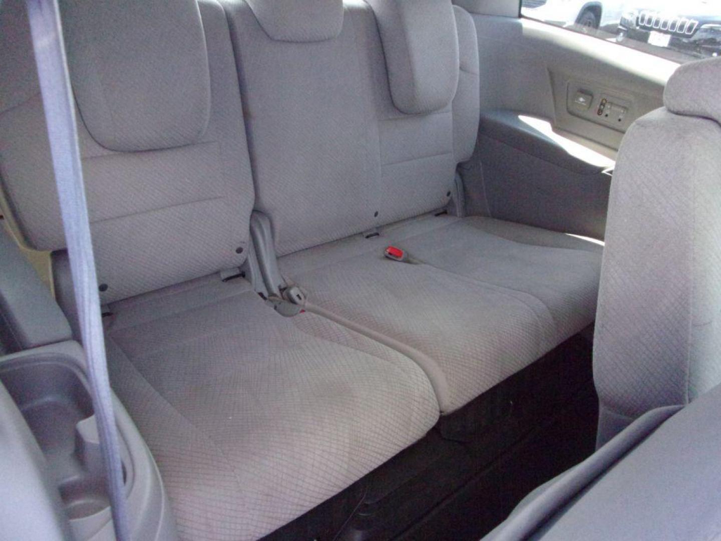 2016 GRAY HONDA ODYSSEY SE (5FNRL5H3XGB) with an 3.5L engine, Automatic transmission, located at 501 E. Columbia St., Springfield, OH, 45503, (800) 262-7122, 39.925262, -83.801796 - *** New Timing Belt w/ water pump and pulleys *** Transmission Serviced *** Coolant Serviced *** New Front and Rear Brakes *** New Tires *** Tune Up *** Jay North Auto has offered hand picked vehicles since 1965! Our customer's enjoy a NO pressure buying experience with a small town feel. All o - Photo#18