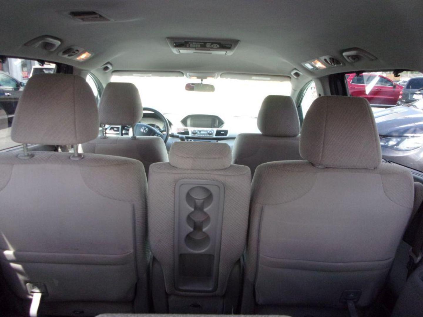 2016 GRAY HONDA ODYSSEY SE (5FNRL5H3XGB) with an 3.5L engine, Automatic transmission, located at 501 E. Columbia St., Springfield, OH, 45503, (800) 262-7122, 39.925262, -83.801796 - *** New Timing Belt w/ water pump and pulleys *** Transmission Serviced *** Coolant Serviced *** New Front and Rear Brakes *** New Tires *** Tune Up *** Jay North Auto has offered hand picked vehicles since 1965! Our customer's enjoy a NO pressure buying experience with a small town feel. All o - Photo#7