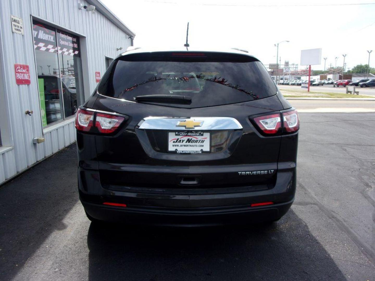2015 GRAY CHEVROLET TRAVERSE LT (1GNKRGKD1FJ) with an 3.6L engine, Automatic transmission, located at 501 E. Columbia St., Springfield, OH, 45503, (800) 262-7122, 39.925262, -83.801796 - ***LT***Heated Seats***Remote Start***Captians Chairs***3rd Row Seating***New Tires***Serviced and Detailed*** Jay North Auto has offered hand picked vehicles since 1965! Our customer's enjoy a NO pressure buying experience with a small town feel. All of our vehicles get fully inspected and deta - Photo#4