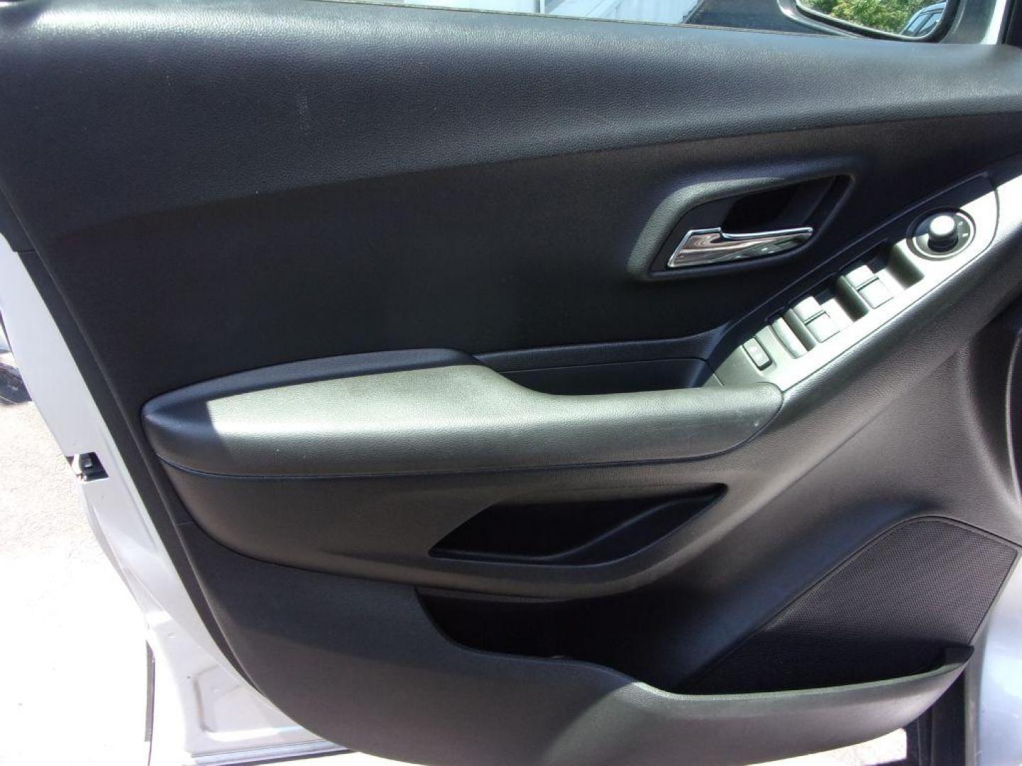 2019 SILVER CHEVROLET TRAX 1LT (KL7CJPSB2KB) with an 1.4L engine, Automatic transmission, located at 501 E. Columbia St., Springfield, OH, 45503, (800) 262-7122, 39.925262, -83.801796 - ***1-Owner***Clean Carfax***AWD***1LT***Serviced and Detailed*** Jay North Auto has offered hand picked vehicles since 1965! Our customer's enjoy a NO pressure buying experience with a small town feel. All of our vehicles get fully inspected and detailed. We are a preferred dealer for many local - Photo#7