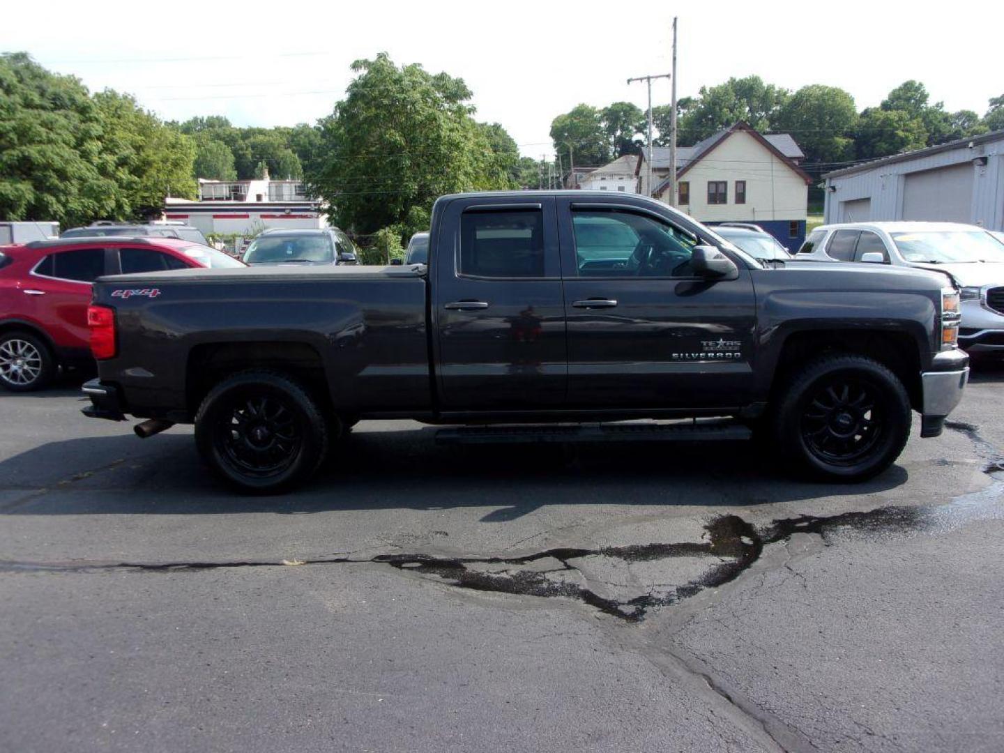 2014 GRAY CHEVROLET SILVERADO 1500 LT (1GCVKREH4EZ) with an 4.3L engine, Automatic transmission, located at 501 E. Columbia St., Springfield, OH, 45503, (800) 262-7122, 39.925262, -83.801796 - *** LT *** 4.3L V6 4x4 *** Upgraded Wheels *** For more information and photos, please log on to jaynorthauto.com, where you can view the CARFAX and SHOP BY PAYMENT - Photo#0