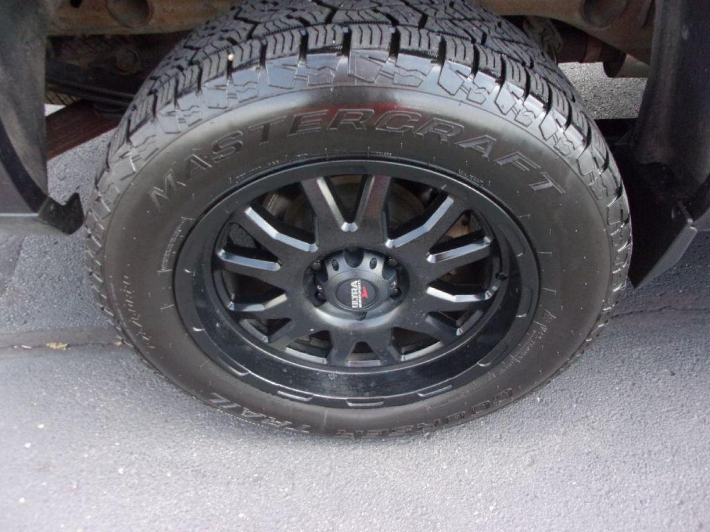 2014 GRAY CHEVROLET SILVERADO 1500 LT (1GCVKREH4EZ) with an 4.3L engine, Automatic transmission, located at 501 E. Columbia St., Springfield, OH, 45503, (800) 262-7122, 39.925262, -83.801796 - *** LT *** 4.3L V6 4x4 *** Upgraded Wheels *** For more information and photos, please log on to jaynorthauto.com, where you can view the CARFAX and SHOP BY PAYMENT - Photo#18
