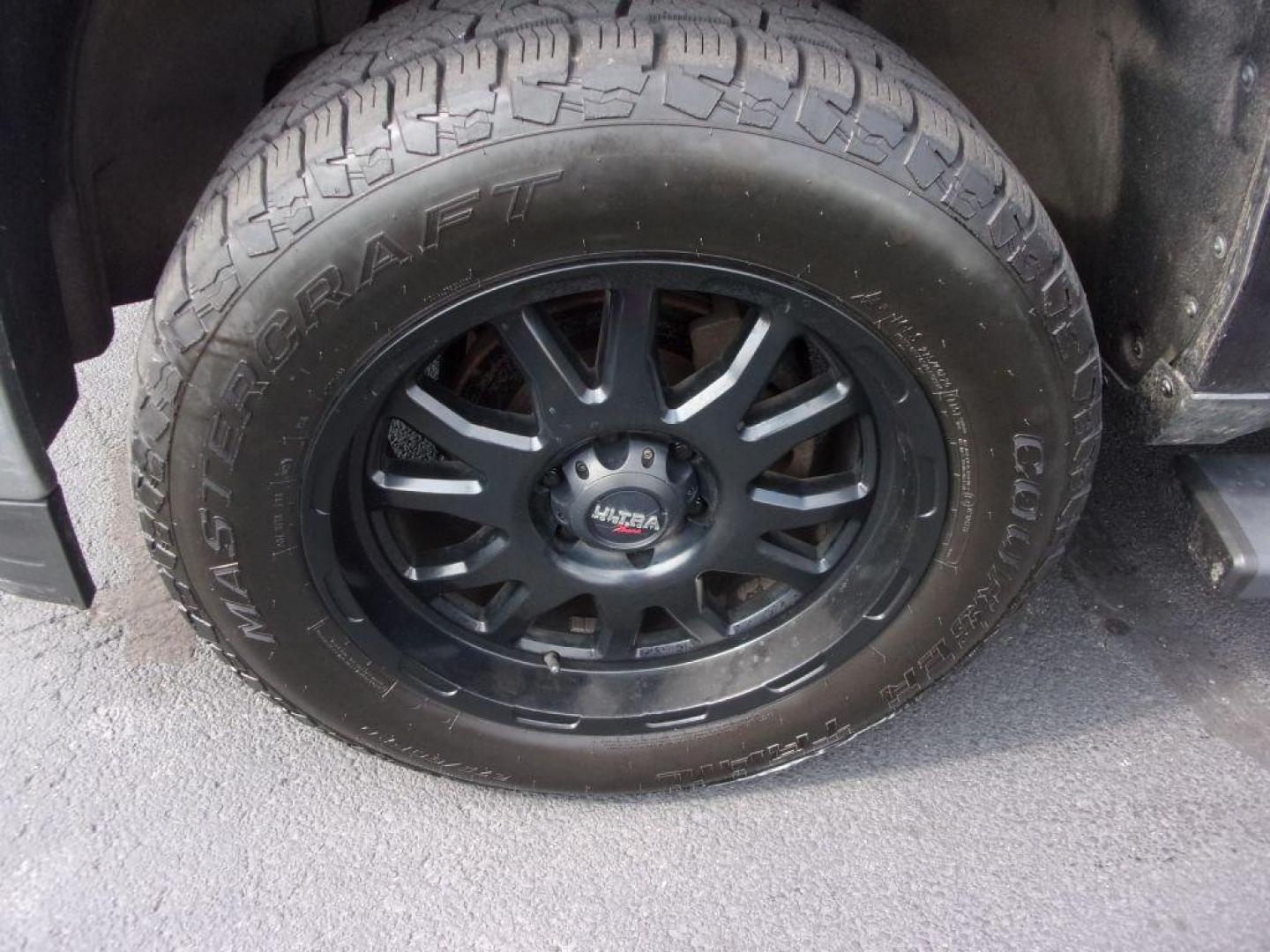 2014 GRAY CHEVROLET SILVERADO 1500 LT (1GCVKREH4EZ) with an 4.3L engine, Automatic transmission, located at 501 E. Columbia St., Springfield, OH, 45503, (800) 262-7122, 39.925262, -83.801796 - *** LT *** 4.3L V6 4x4 *** Upgraded Wheels *** For more information and photos, please log on to jaynorthauto.com, where you can view the CARFAX and SHOP BY PAYMENT - Photo#20