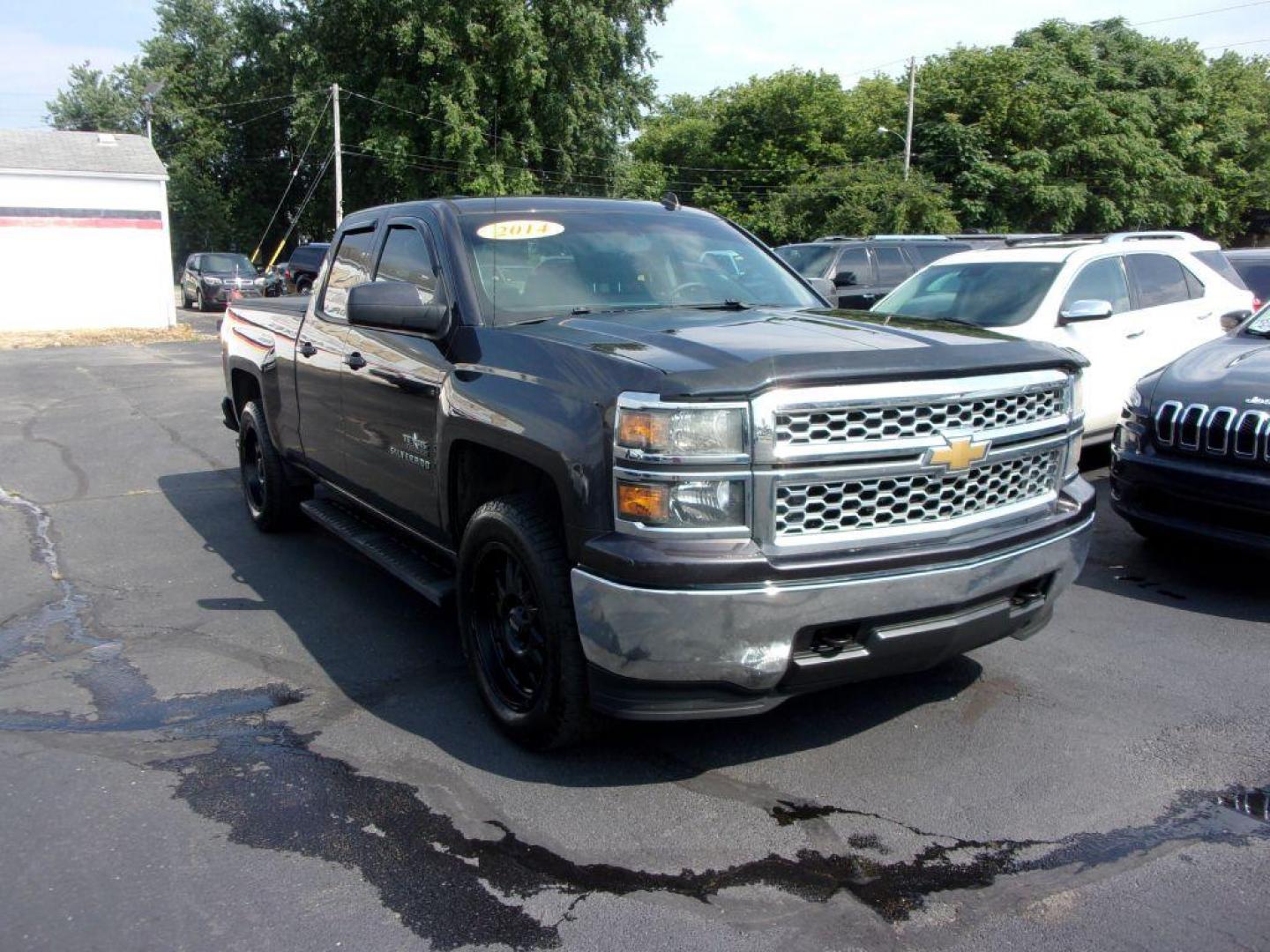 2014 GRAY CHEVROLET SILVERADO 1500 LT (1GCVKREH4EZ) with an 4.3L engine, Automatic transmission, located at 501 E. Columbia St., Springfield, OH, 45503, (800) 262-7122, 39.925262, -83.801796 - *** LT *** 4.3L V6 4x4 *** Upgraded Wheels *** For more information and photos, please log on to jaynorthauto.com, where you can view the CARFAX and SHOP BY PAYMENT - Photo#2