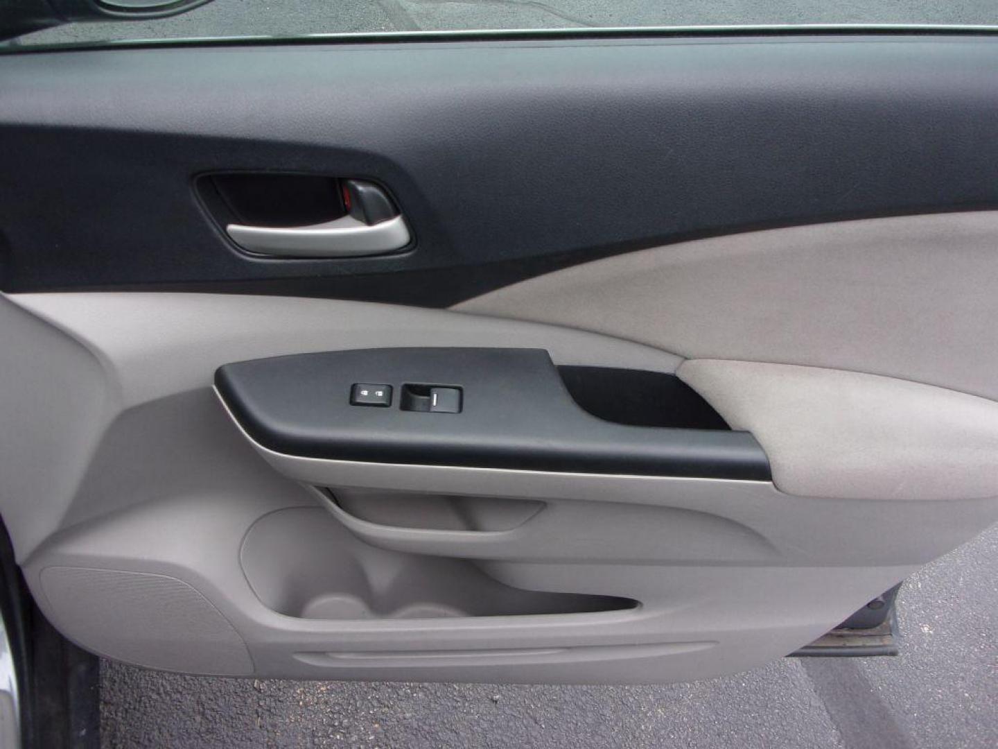 2013 GRAY HONDA CR-V EX (2HKRM4H56DH) with an 2.4L engine, Automatic transmission, located at 501 E. Columbia St., Springfield, OH, 45503, (800) 262-7122, 39.925262, -83.801796 - ***1-Owner***Clean Carfax***AWD***EX***Updated Timing***Serviced and Detailed*** Jay North Auto has offered hand picked vehicles since 1965! Our customer's enjoy a NO pressure buying experience with a small town feel. All of our vehicles get fully inspected and detailed. We are a preferred deale - Photo#17
