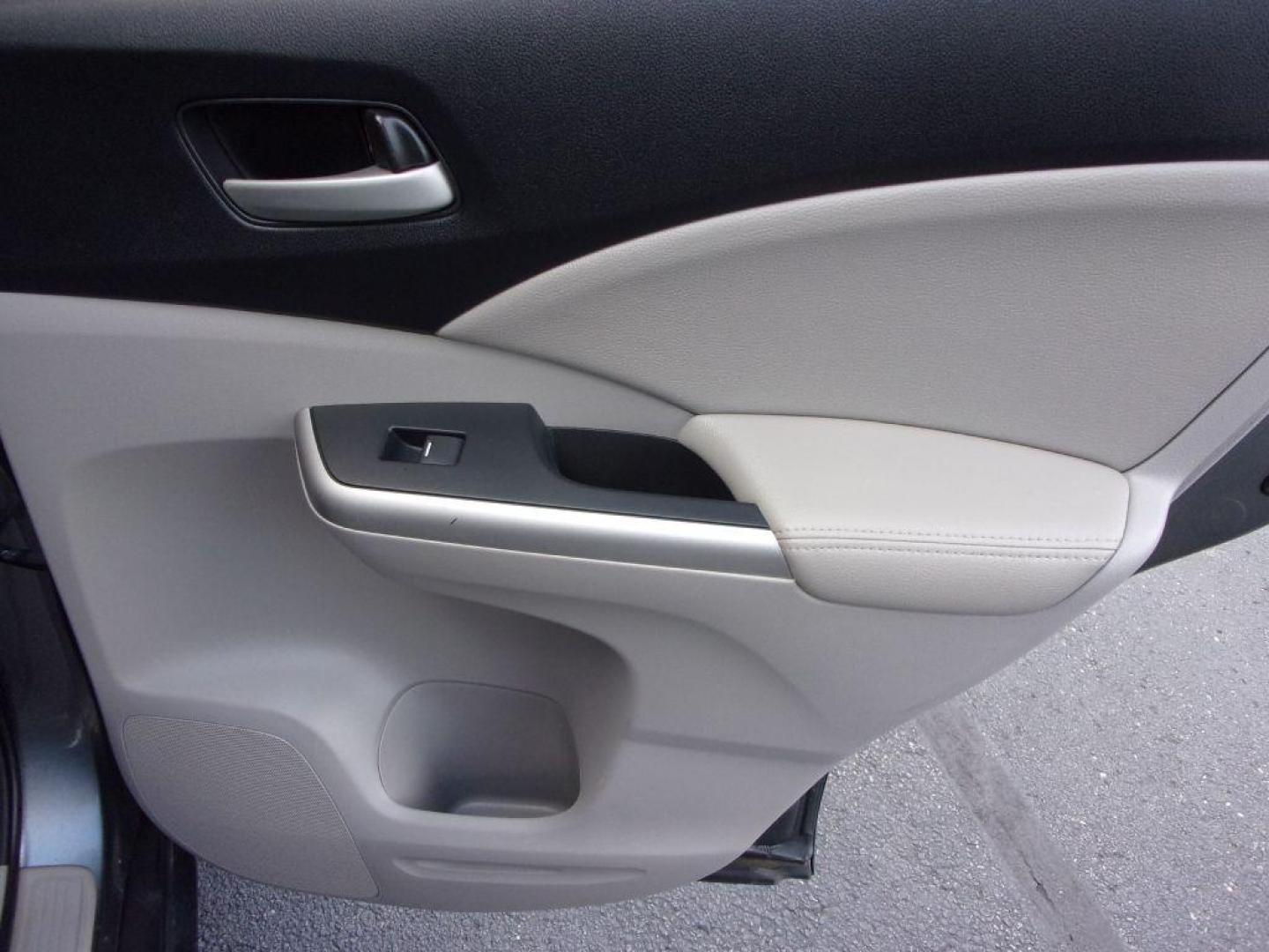 2014 GRAY HONDA CR-V EXL (2HKRM4H78EH) with an 2.4L engine, Automatic transmission, located at 501 E. Columbia St., Springfield, OH, 45503, (800) 262-7122, 39.925262, -83.801796 - Photo#17