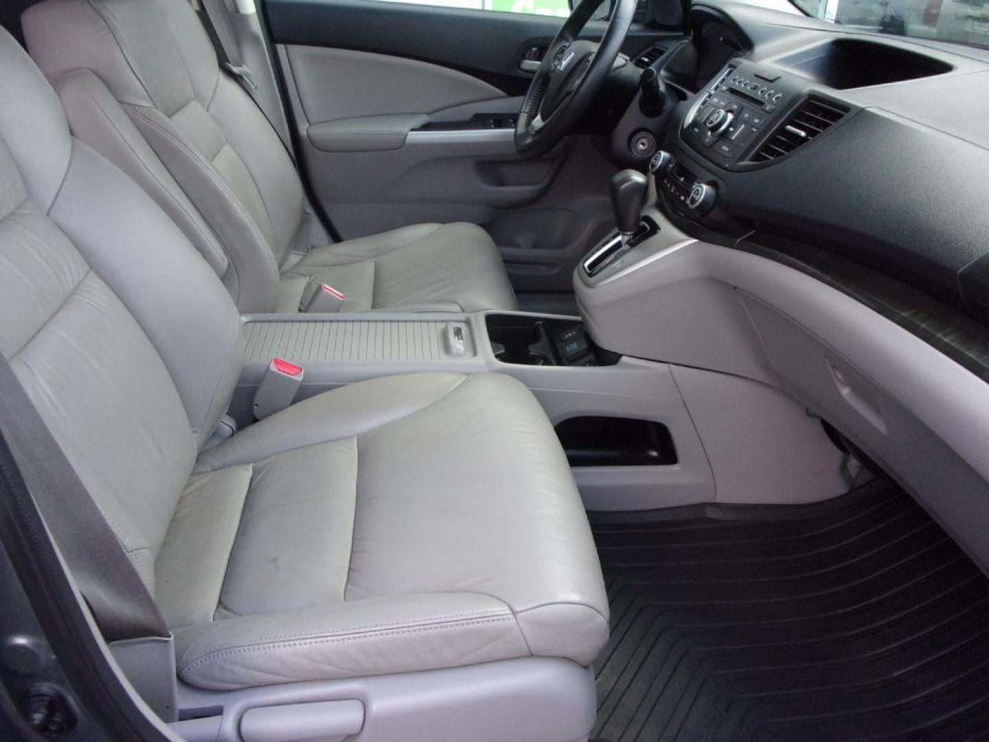 2014 GRAY HONDA CR-V EXL (2HKRM4H78EH) with an 2.4L engine, Automatic transmission, located at 501 E. Columbia St., Springfield, OH, 45503, (800) 262-7122, 39.925262, -83.801796 - Photo#20