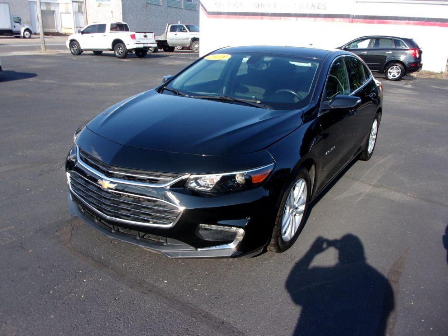 2018 BLACK CHEVROLET MALIBU LT (1G1ZD5ST1JF) with an 1.5L engine, Automatic transmission, located at 501 E. Columbia St., Springfield, OH, 45503, (800) 262-7122, 39.925262, -83.801796 - Photo#3
