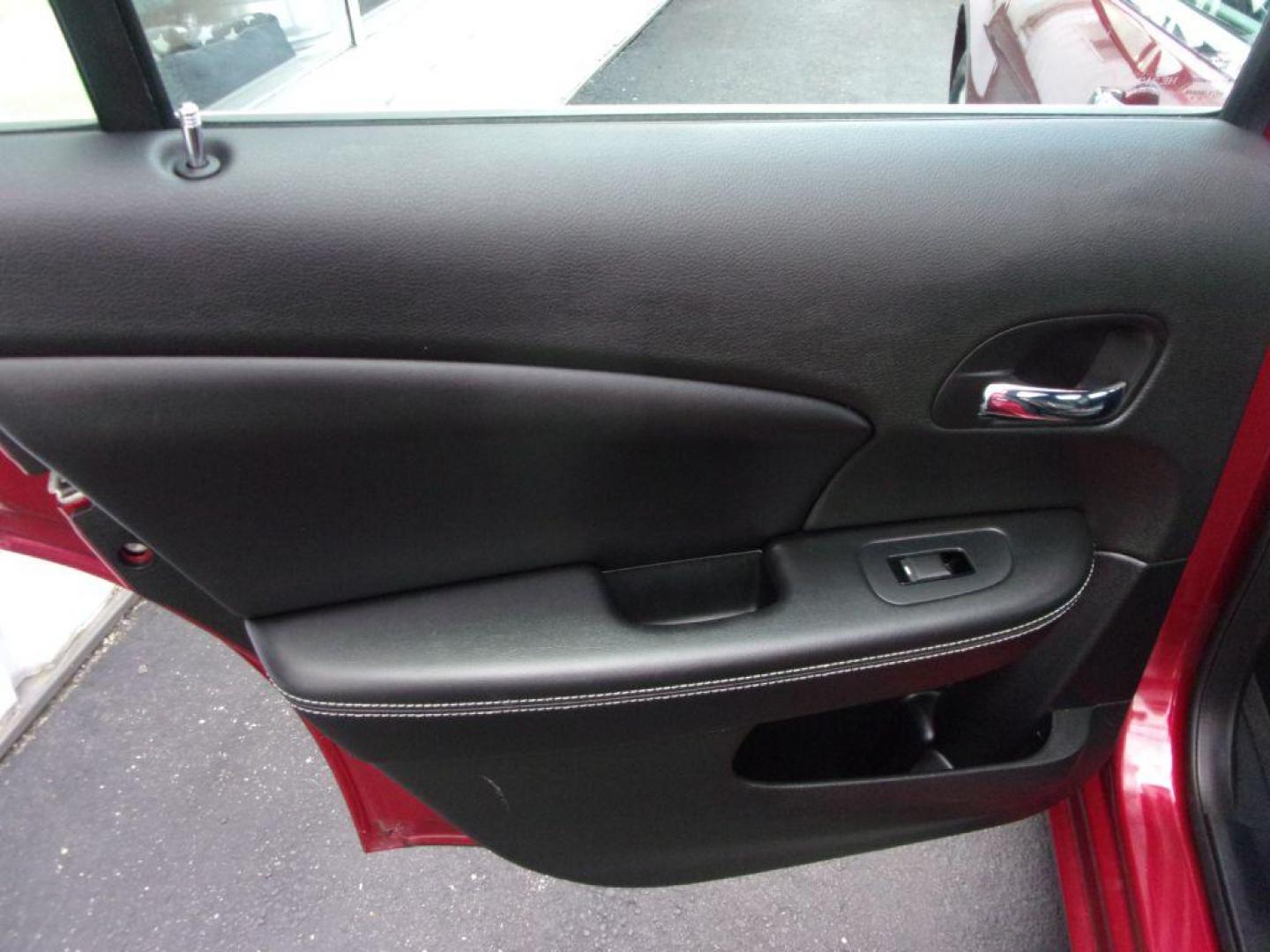 2012 RED CHRYSLER 200 LIMITED (1C3CCBCG1CN) with an 3.6L engine, Automatic transmission, located at 501 E. Columbia St., Springfield, OH, 45503, (800) 262-7122, 39.925262, -83.801796 - Photo#12