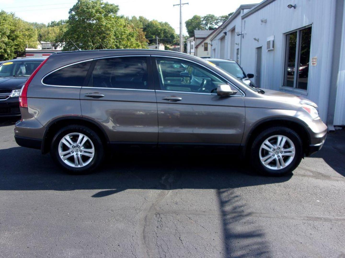 2010 GRAY HONDA CR-V EXL (5J6RE4H7XAL) with an 2.4L engine, Automatic transmission, located at 501 E. Columbia St., Springfield, OH, 45503, (800) 262-7122, 39.925262, -83.801796 - *** New Tires *** EX-L *** Moonroof *** Leather Seating *** AWD *** Serviced and Detailed *** Jay North Auto has offered hand picked vehicles since 1965! Our customer's enjoy a NO pressure buying experience with a small town feel. All of our vehicles get fully inspected and detailed. We are a p - Photo#0
