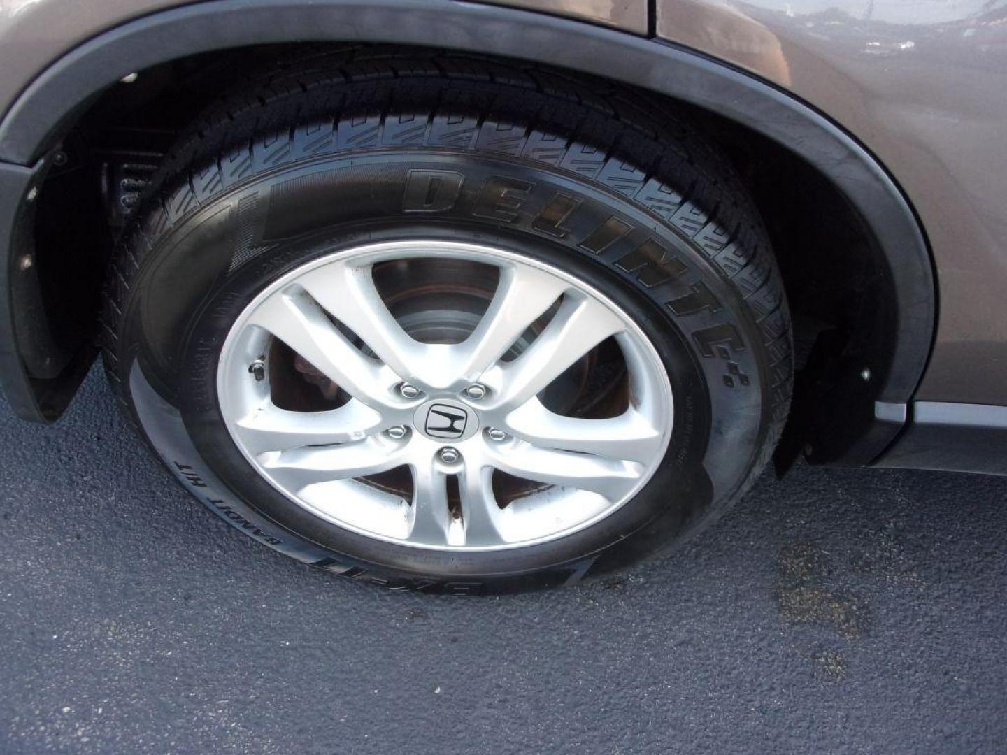 2010 GRAY HONDA CR-V EXL (5J6RE4H7XAL) with an 2.4L engine, Automatic transmission, located at 501 E. Columbia St., Springfield, OH, 45503, (800) 262-7122, 39.925262, -83.801796 - *** New Tires *** EX-L *** Moonroof *** Leather Seating *** AWD *** Serviced and Detailed *** Jay North Auto has offered hand picked vehicles since 1965! Our customer's enjoy a NO pressure buying experience with a small town feel. All of our vehicles get fully inspected and detailed. We are a p - Photo#17