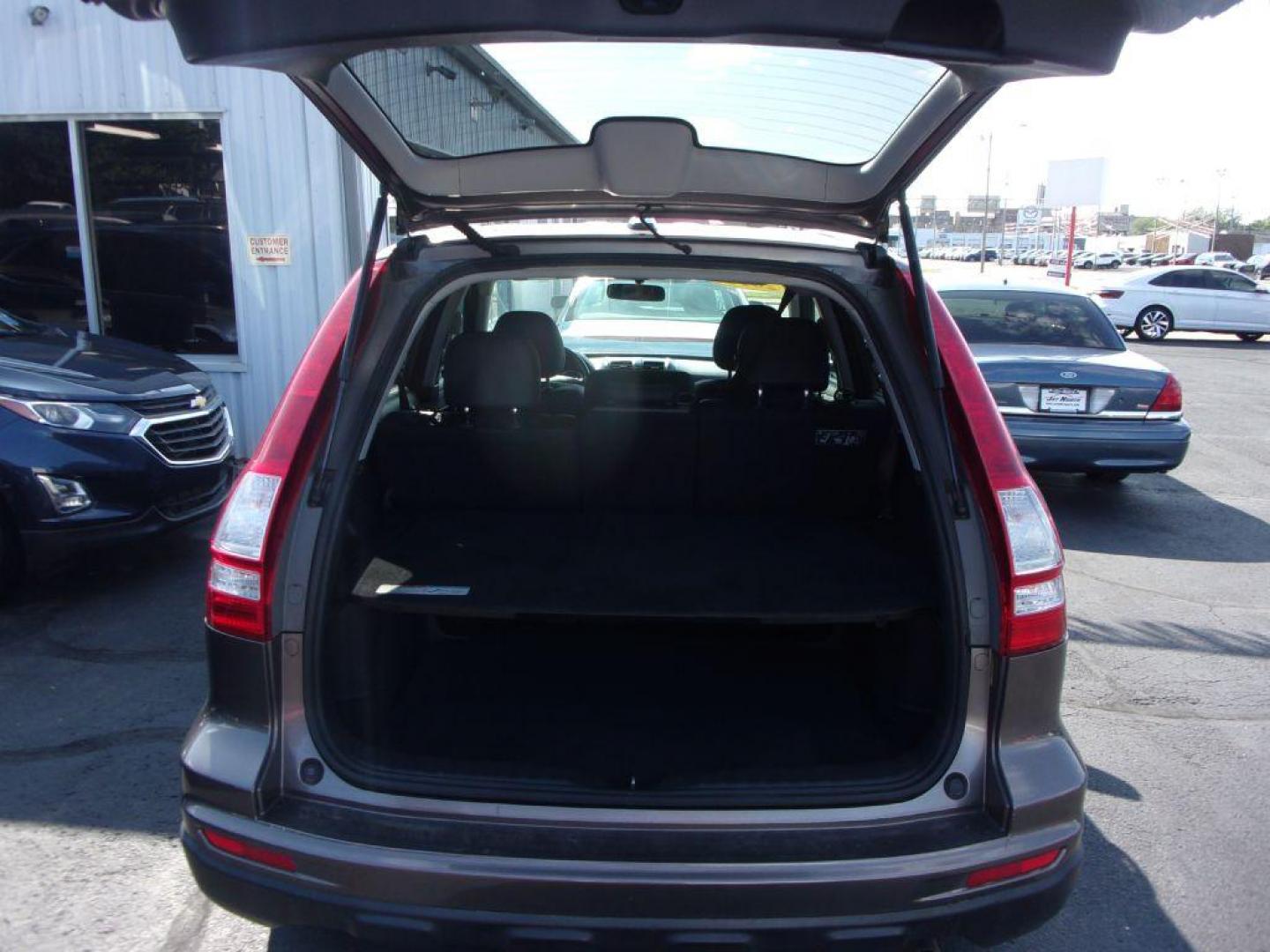2010 GRAY HONDA CR-V EXL (5J6RE4H7XAL) with an 2.4L engine, Automatic transmission, located at 501 E. Columbia St., Springfield, OH, 45503, (800) 262-7122, 39.925262, -83.801796 - *** New Tires *** EX-L *** Moonroof *** Leather Seating *** AWD *** Serviced and Detailed *** Jay North Auto has offered hand picked vehicles since 1965! Our customer's enjoy a NO pressure buying experience with a small town feel. All of our vehicles get fully inspected and detailed. We are a p - Photo#6