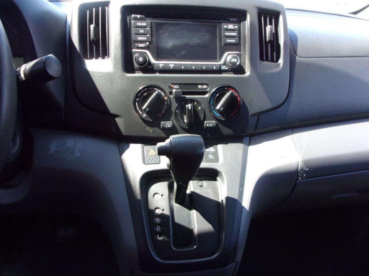 2018 WHITE CHEVROLET CITY EXPRESS LT (3N63M0ZN1JK) with an 2.0L engine, Automatic transmission, located at 501 E. Columbia St., Springfield, OH, 45503, (800) 262-7122, 39.925262, -83.801796 - Photo#10
