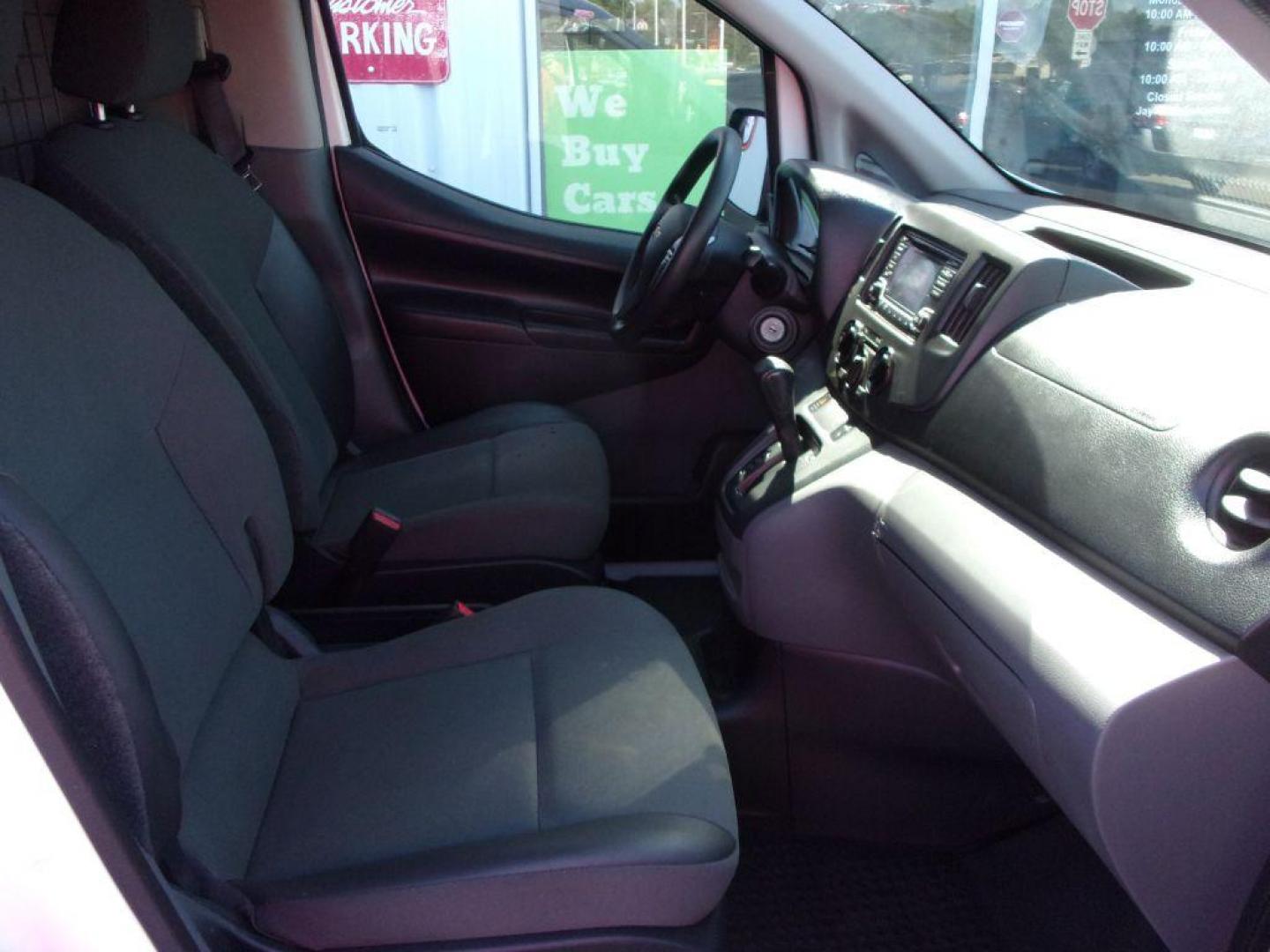 2018 WHITE CHEVROLET CITY EXPRESS LT (3N63M0ZN1JK) with an 2.0L engine, Automatic transmission, located at 501 E. Columbia St., Springfield, OH, 45503, (800) 262-7122, 39.925262, -83.801796 - Photo#15