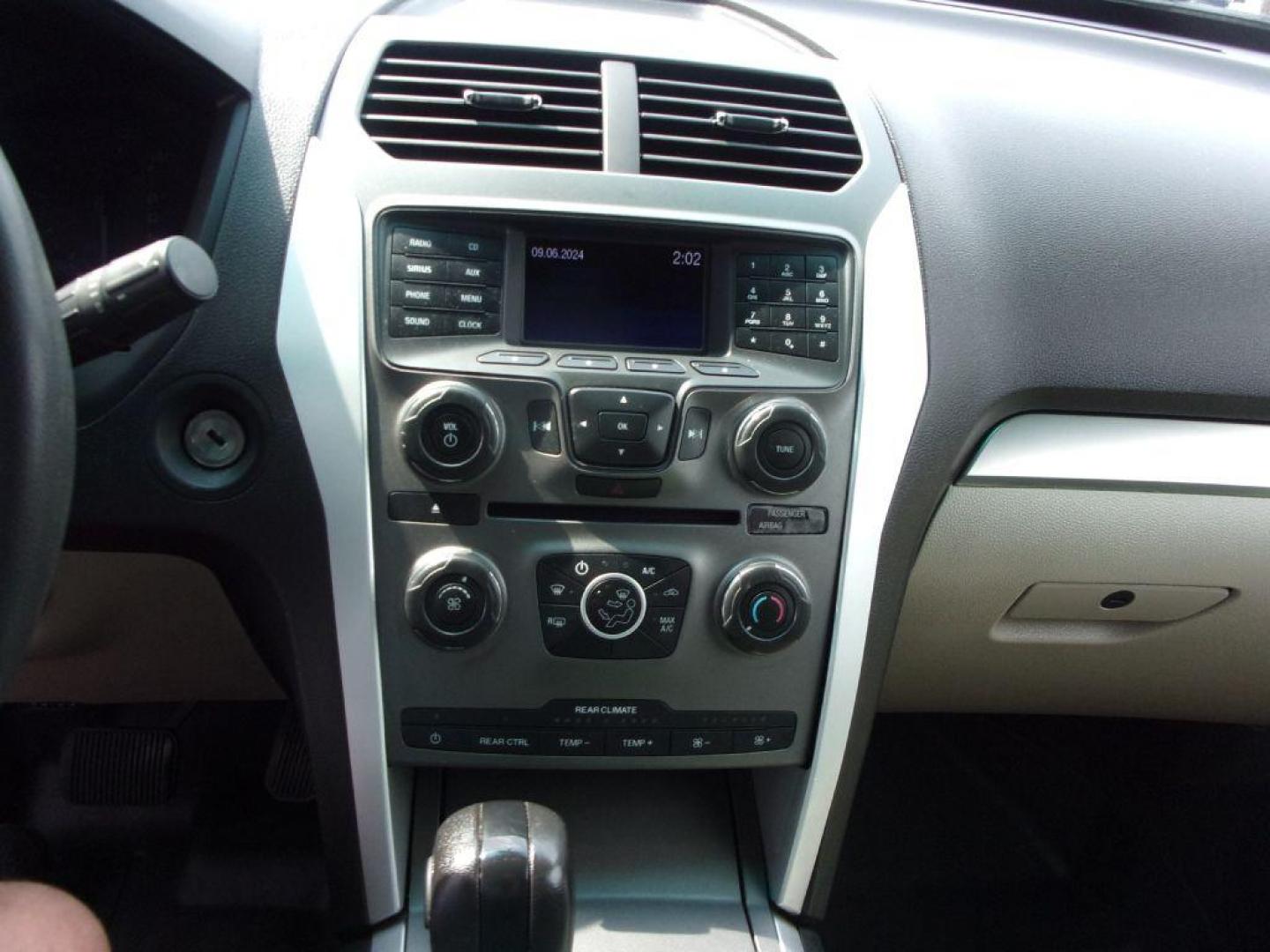 2015 WHITE FORD EXPLORER (1FM5K7B82FG) with an 3.5L engine, Automatic transmission, located at 501 E. Columbia St., Springfield, OH, 45503, (800) 262-7122, 39.925262, -83.801796 - Photo#10