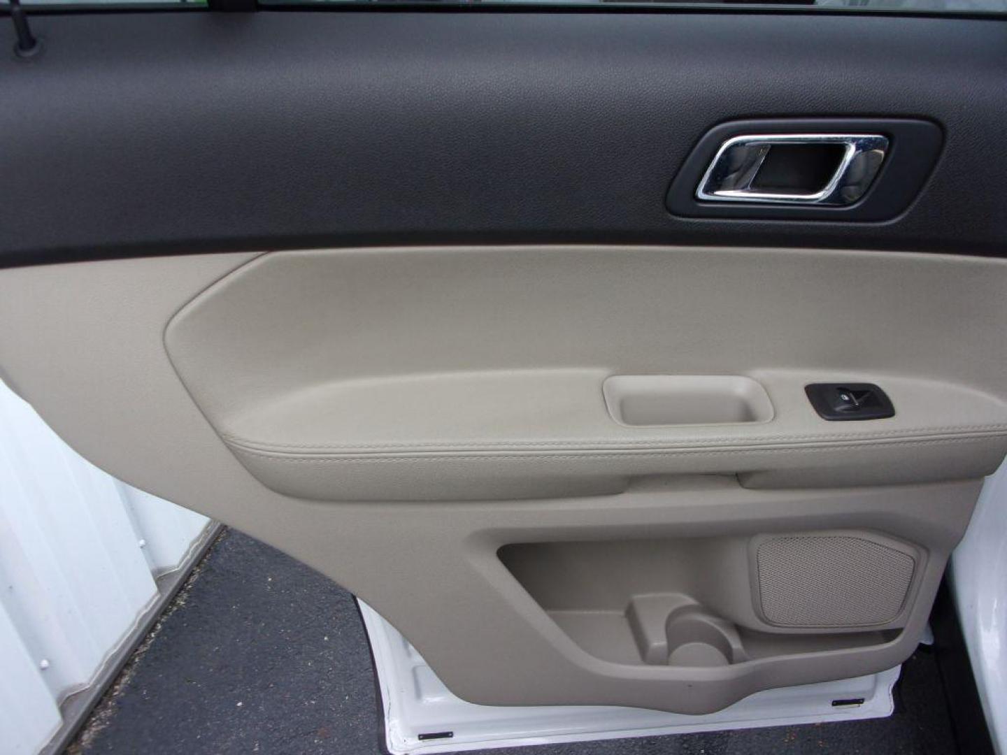2015 WHITE FORD EXPLORER (1FM5K7B82FG) with an 3.5L engine, Automatic transmission, located at 501 E. Columbia St., Springfield, OH, 45503, (800) 262-7122, 39.925262, -83.801796 - Photo#12