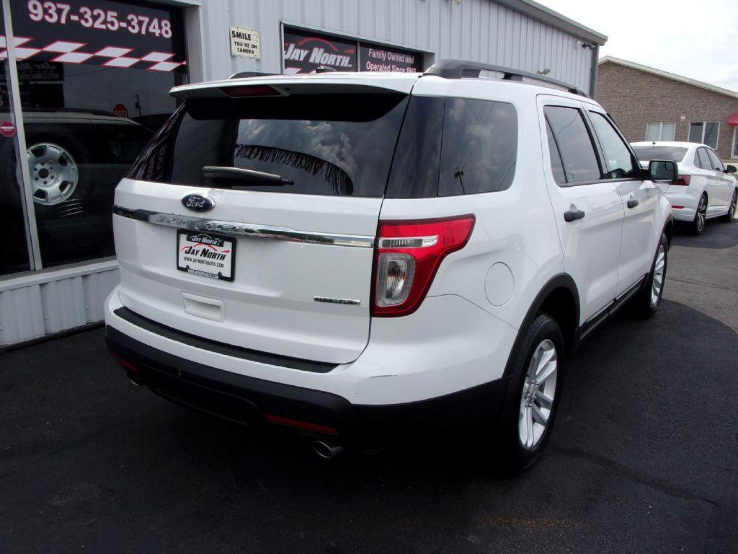 2015 WHITE FORD EXPLORER (1FM5K7B82FG) with an 3.5L engine, Automatic transmission, located at 501 E. Columbia St., Springfield, OH, 45503, (800) 262-7122, 39.925262, -83.801796 - Photo#3