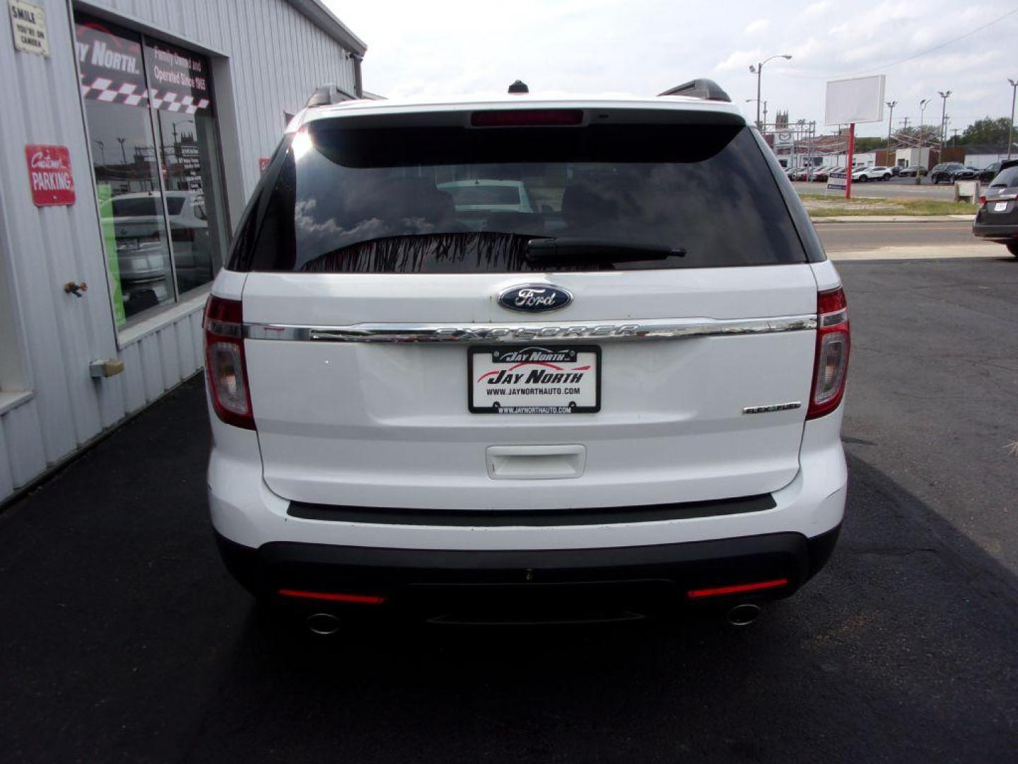 2015 WHITE FORD EXPLORER (1FM5K7B82FG) with an 3.5L engine, Automatic transmission, located at 501 E. Columbia St., Springfield, OH, 45503, (800) 262-7122, 39.925262, -83.801796 - Photo#4