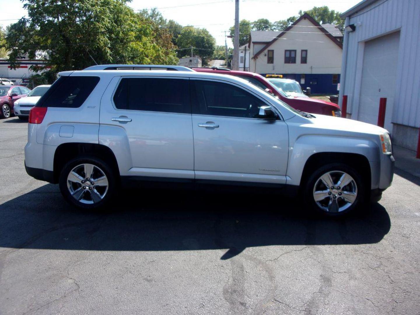 2015 SILVER GMC TERRAIN SLT (2GKALTEK8F6) with an 2.4L engine, Automatic transmission, located at 501 E. Columbia St., Springfield, OH, 45503, (800) 262-7122, 39.925262, -83.801796 - *** Heated Leather Seating *** Moonroof *** Back Up Camera *** Pioneer Audio *** Clean CarFax x/ 24 Service Records *** SLT *** Serviced and Detailed *** FWD *** Remote Start *** Power Rear Gate *** Jay North Auto has offered hand picked vehicles since 1965! Our customer's enjoy a NO pressure bu - Photo#0
