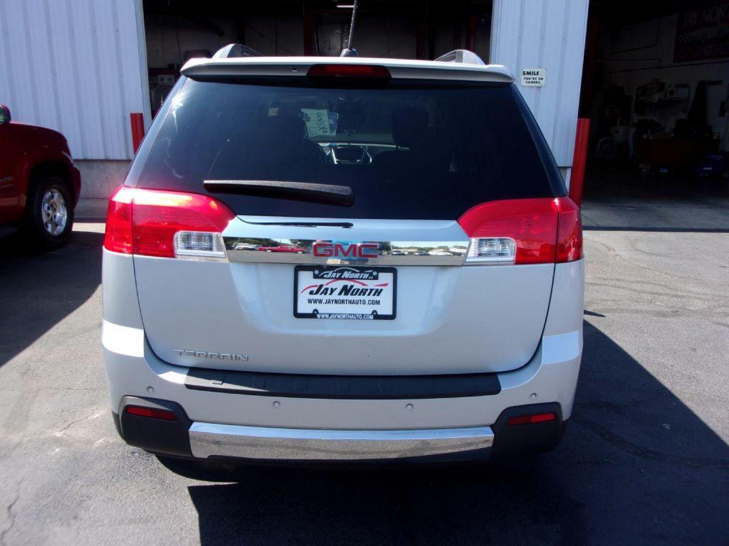 2015 SILVER GMC TERRAIN SLT (2GKALTEK8F6) with an 2.4L engine, Automatic transmission, located at 501 E. Columbia St., Springfield, OH, 45503, (800) 262-7122, 39.925262, -83.801796 - *** Heated Leather Seating *** Moonroof *** Back Up Camera *** Pioneer Audio *** Clean CarFax x/ 24 Service Records *** SLT *** Serviced and Detailed *** FWD *** Remote Start *** Power Rear Gate *** Jay North Auto has offered hand picked vehicles since 1965! Our customer's enjoy a NO pressure bu - Photo#5