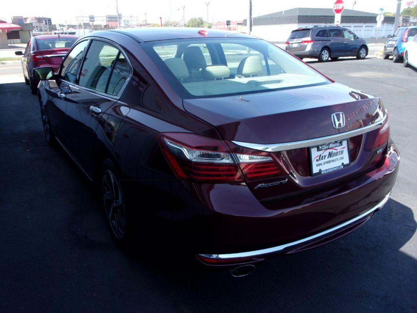 2017 RED HONDA ACCORD EXL (1HGCR3F80HA) with an 3.5L engine, Automatic transmission, located at 501 E. Columbia St., Springfield, OH, 45503, (800) 262-7122, 39.925262, -83.801796 - Photo#5