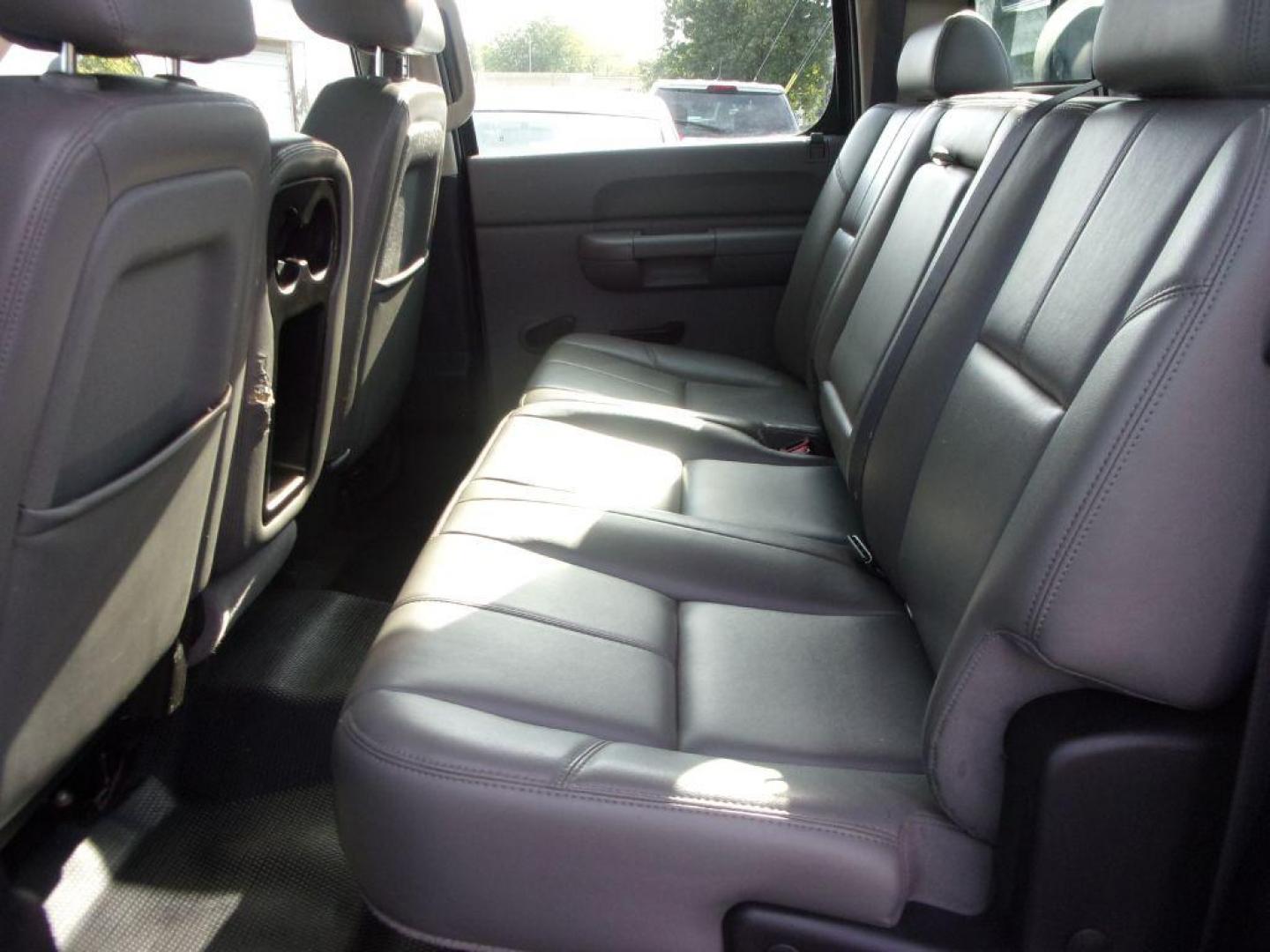 2011 GREEN CHEVROLET SILVERADO 1500 CREW CAB (3GCPCPEA1BG) with an 4.8L engine, Automatic transmission, located at 501 E. Columbia St., Springfield, OH, 45503, (800) 262-7122, 39.925262, -83.801796 - ***1-Owner***Work Truck***Crew Cab***Serviced and Detailed*** Jay North Auto has offered hand picked vehicles since 1965! Our customer's enjoy a NO pressure buying experience with a small town feel. All of our vehicles get fully inspected and detailed. We are a preferred dealer for many local cr - Photo#12