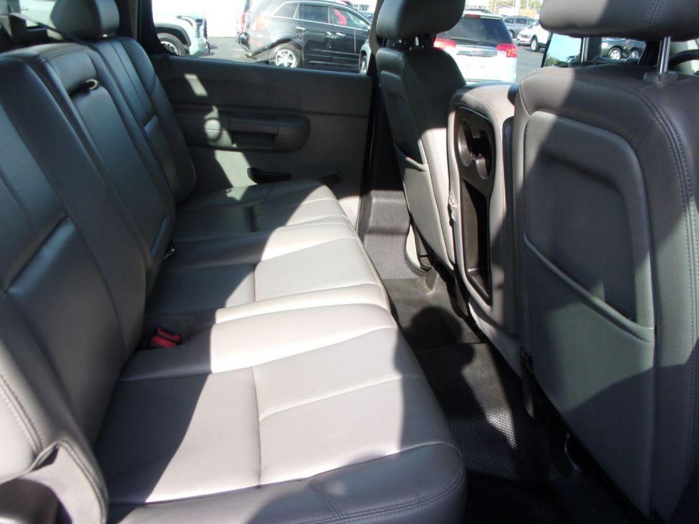2011 GREEN CHEVROLET SILVERADO 1500 CREW CAB (3GCPCPEA1BG) with an 4.8L engine, Automatic transmission, located at 501 E. Columbia St., Springfield, OH, 45503, (800) 262-7122, 39.925262, -83.801796 - ***1-Owner***Work Truck***Crew Cab***Serviced and Detailed*** Jay North Auto has offered hand picked vehicles since 1965! Our customer's enjoy a NO pressure buying experience with a small town feel. All of our vehicles get fully inspected and detailed. We are a preferred dealer for many local cr - Photo#14