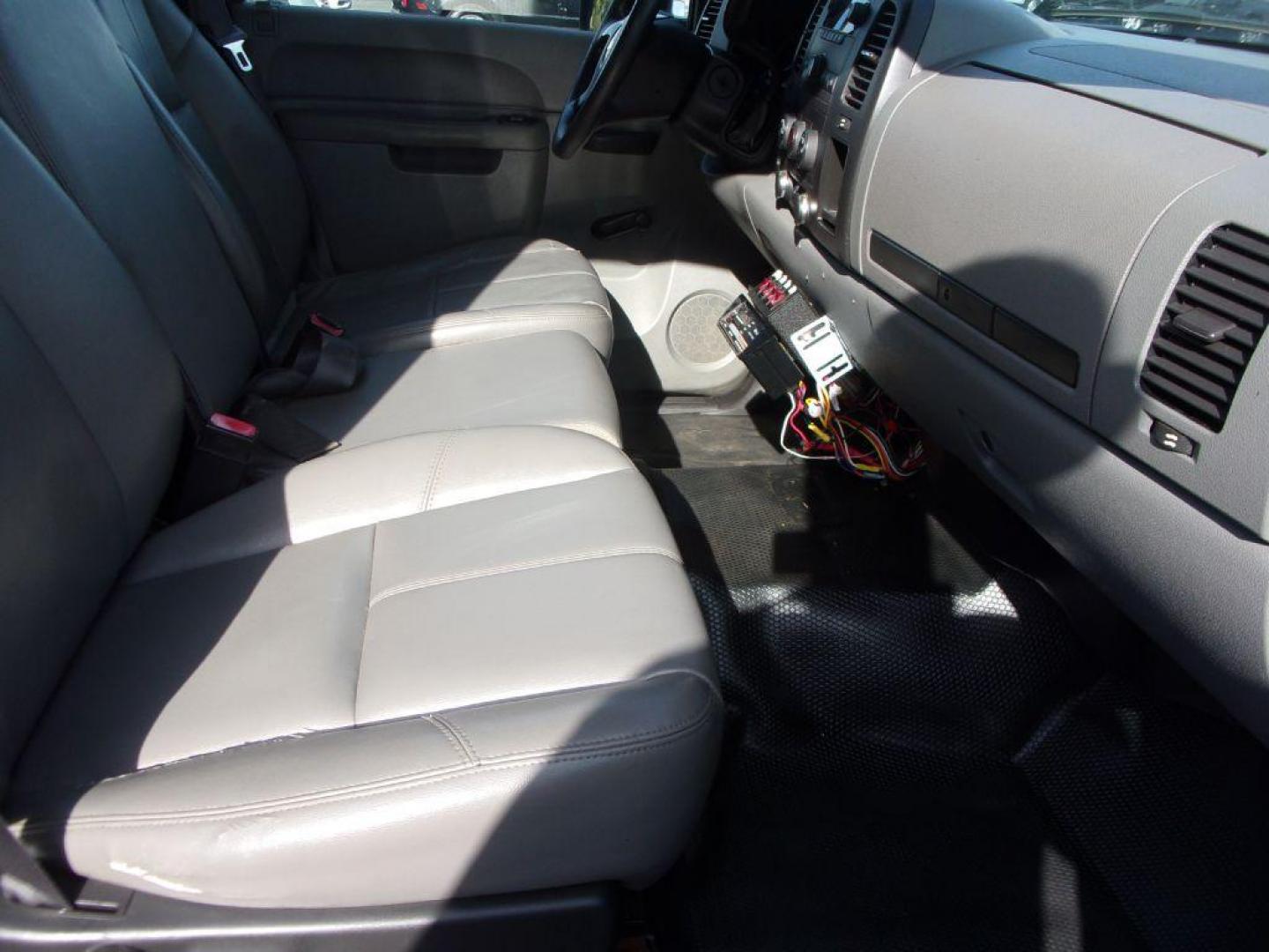 2011 GREEN CHEVROLET SILVERADO 1500 CREW CAB (3GCPCPEA1BG) with an 4.8L engine, Automatic transmission, located at 501 E. Columbia St., Springfield, OH, 45503, (800) 262-7122, 39.925262, -83.801796 - ***1-Owner***Work Truck***Crew Cab***Serviced and Detailed*** Jay North Auto has offered hand picked vehicles since 1965! Our customer's enjoy a NO pressure buying experience with a small town feel. All of our vehicles get fully inspected and detailed. We are a preferred dealer for many local cr - Photo#16