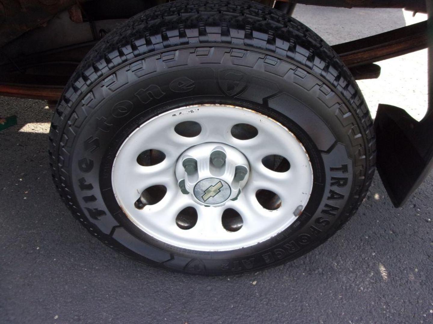 2011 GREEN CHEVROLET SILVERADO 1500 CREW CAB (3GCPCPEA1BG) with an 4.8L engine, Automatic transmission, located at 501 E. Columbia St., Springfield, OH, 45503, (800) 262-7122, 39.925262, -83.801796 - ***1-Owner***Work Truck***Crew Cab***Serviced and Detailed*** Jay North Auto has offered hand picked vehicles since 1965! Our customer's enjoy a NO pressure buying experience with a small town feel. All of our vehicles get fully inspected and detailed. We are a preferred dealer for many local cr - Photo#21
